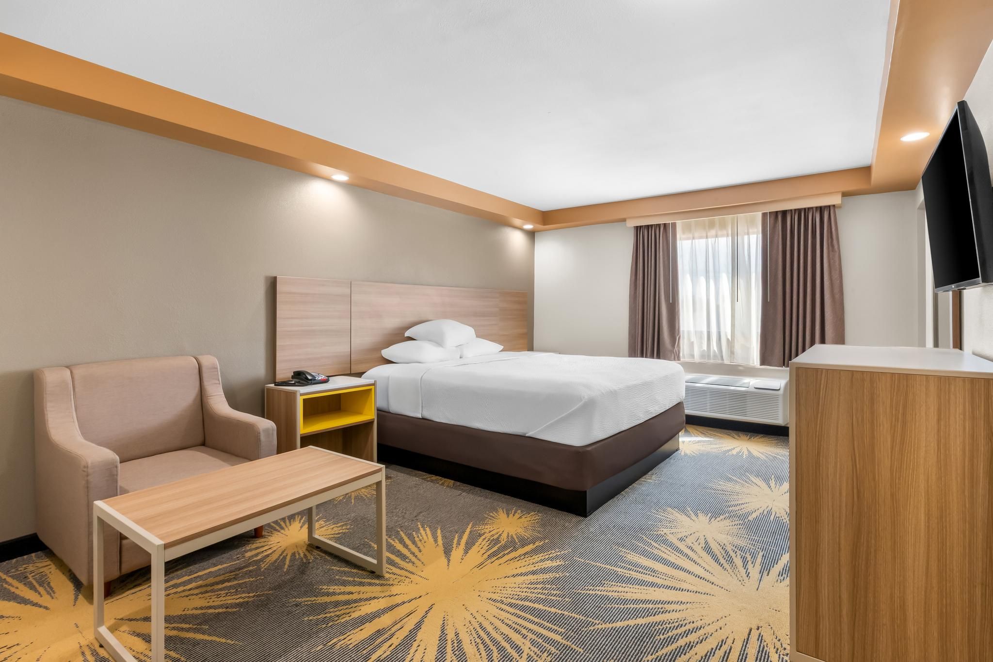 1 King Bed, Nonsmoking