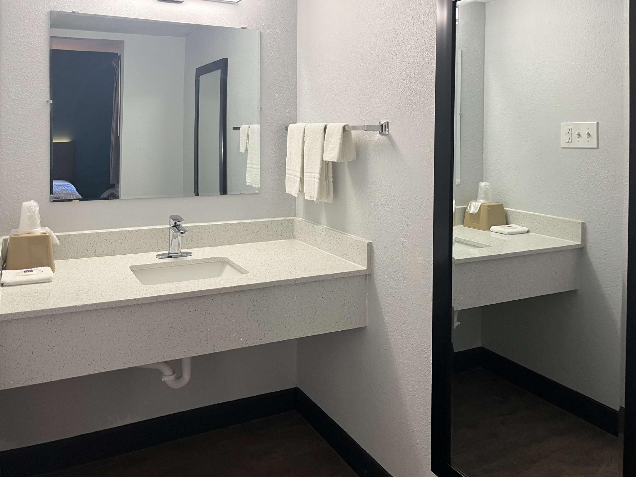 2 Full Beds | Non-Smoking, Kitchen
