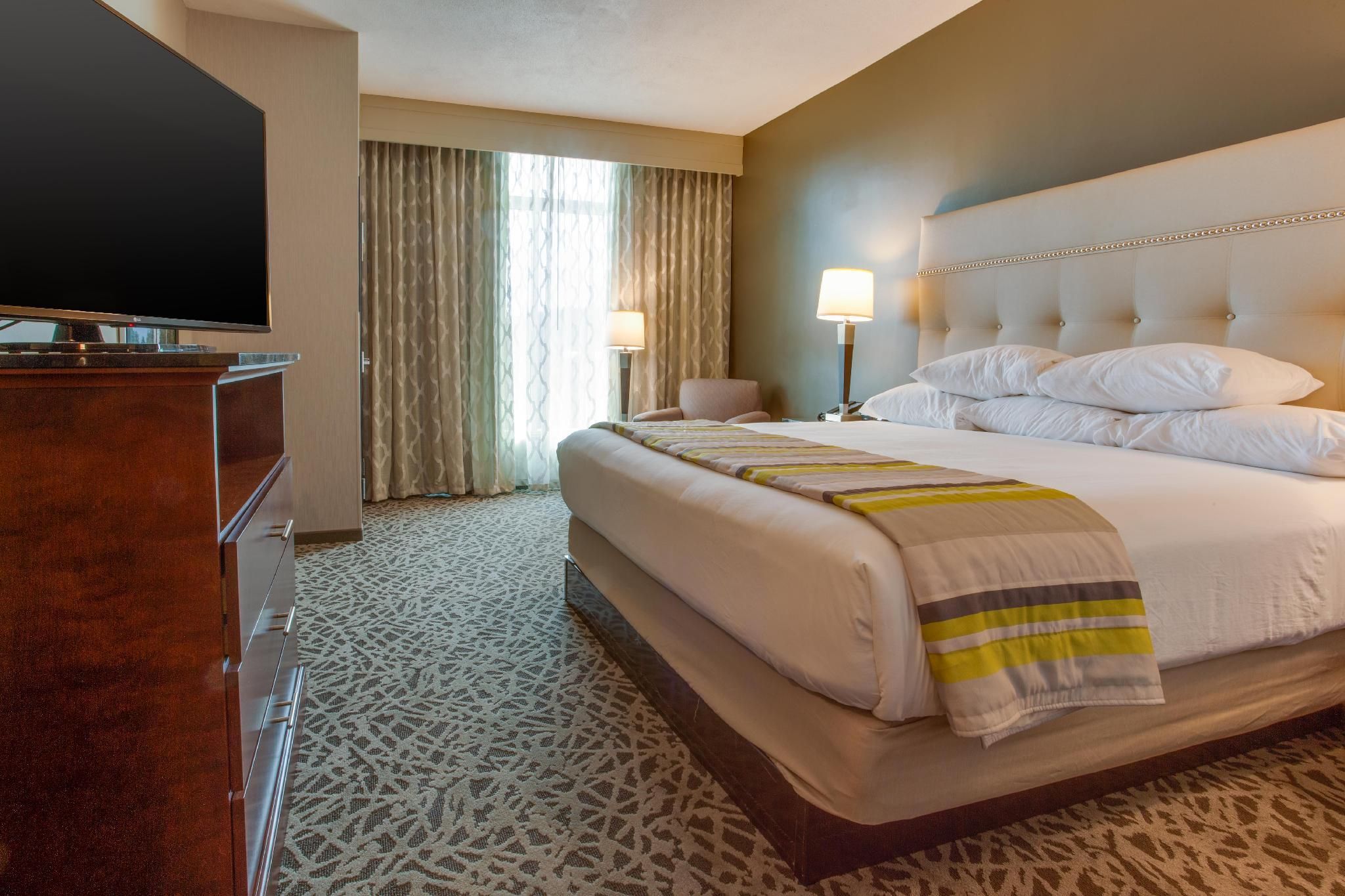 1 King Bed Hearing Accessible