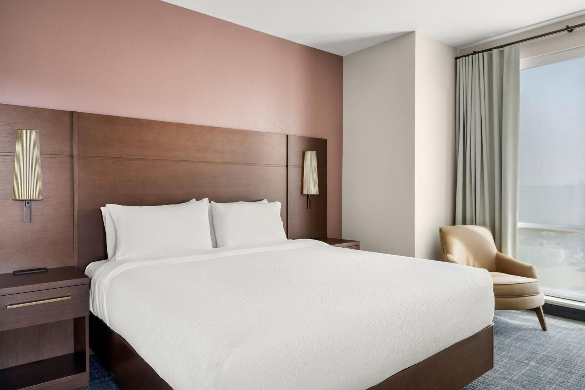 1 Bedroom Suite, 1 King, Sofa bed