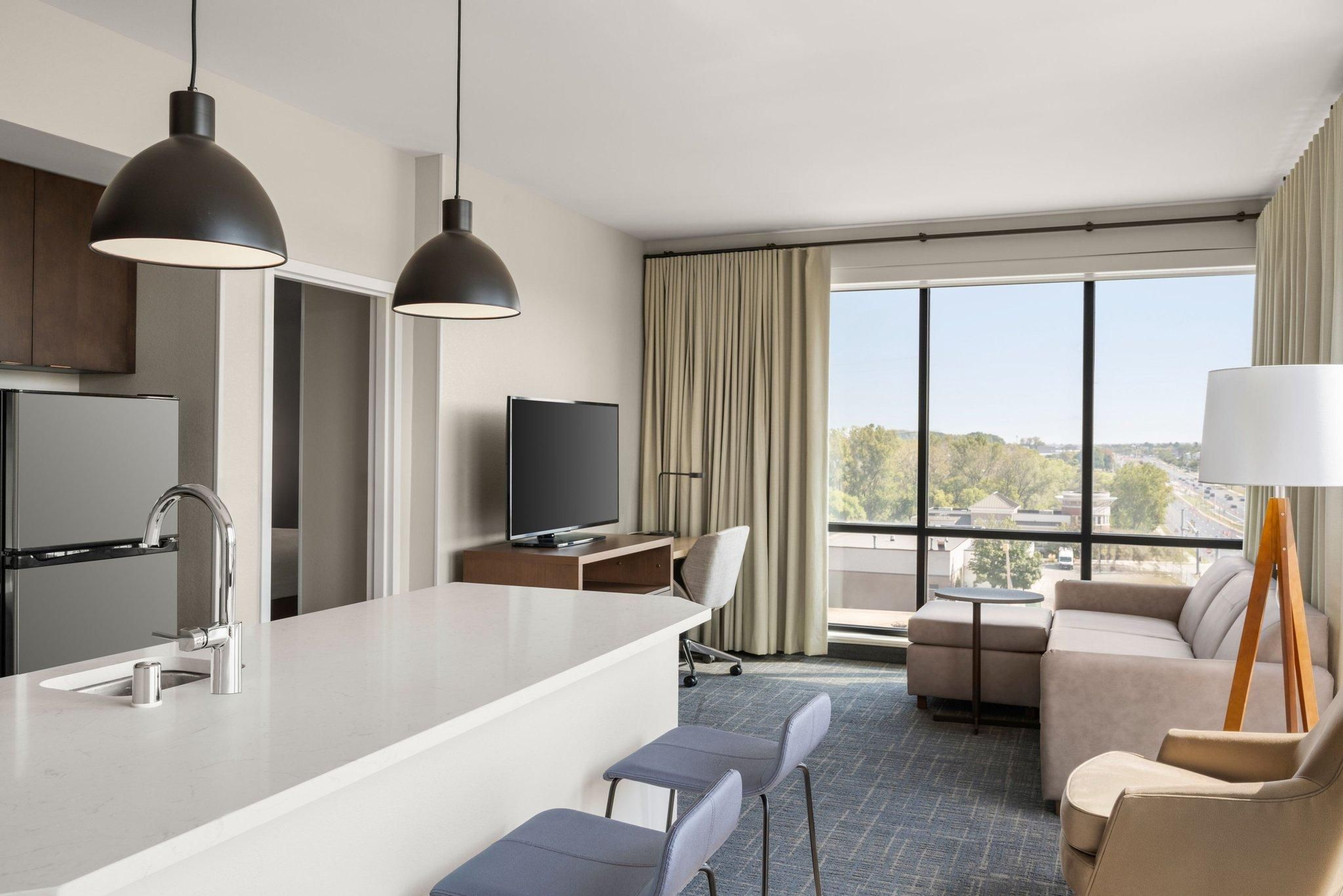 1 Bedroom Suite, 2 Queen, Sofa bed, Corner room