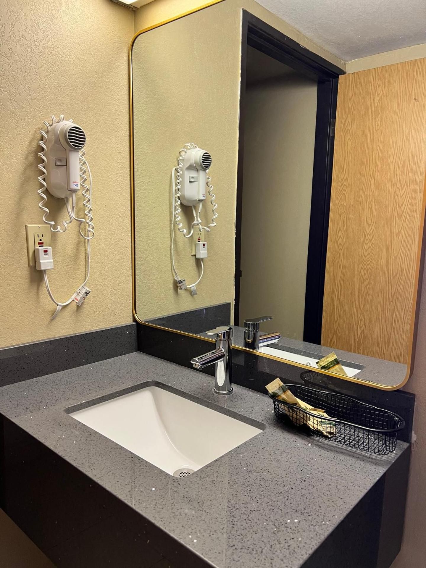 Highland Inn Motel Las Vegas Queen Room with Two Queen Beds - Non-Smoking 2