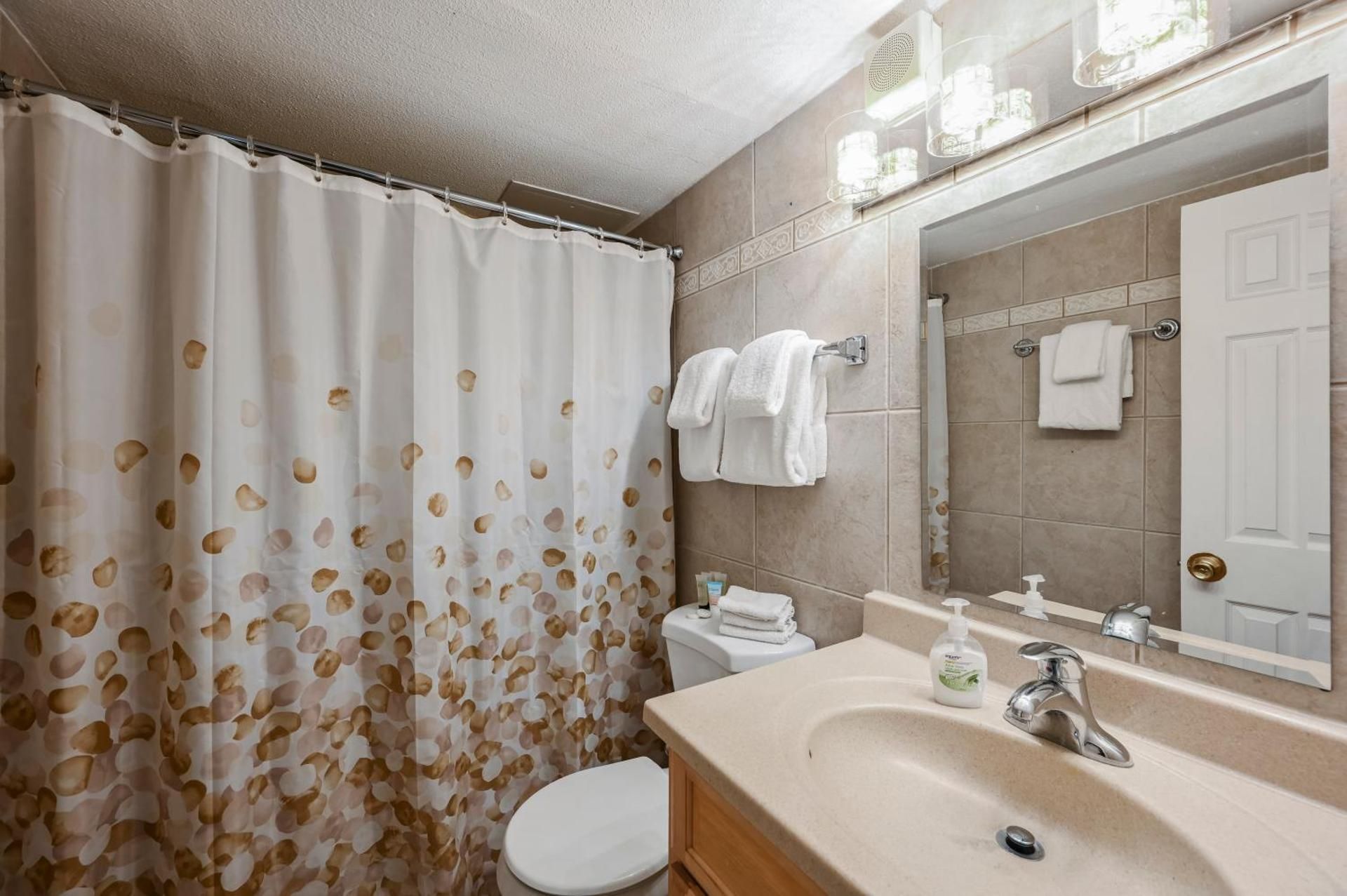 Three Bedroom Fountain View