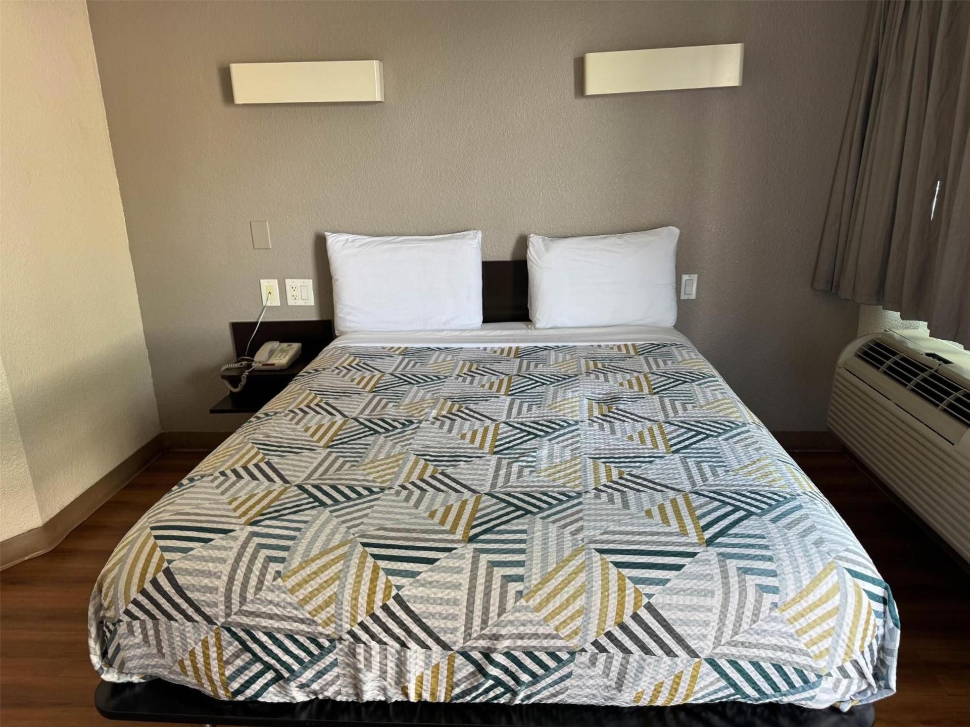 1 Queen Bed, Nonsmoking, Accessible