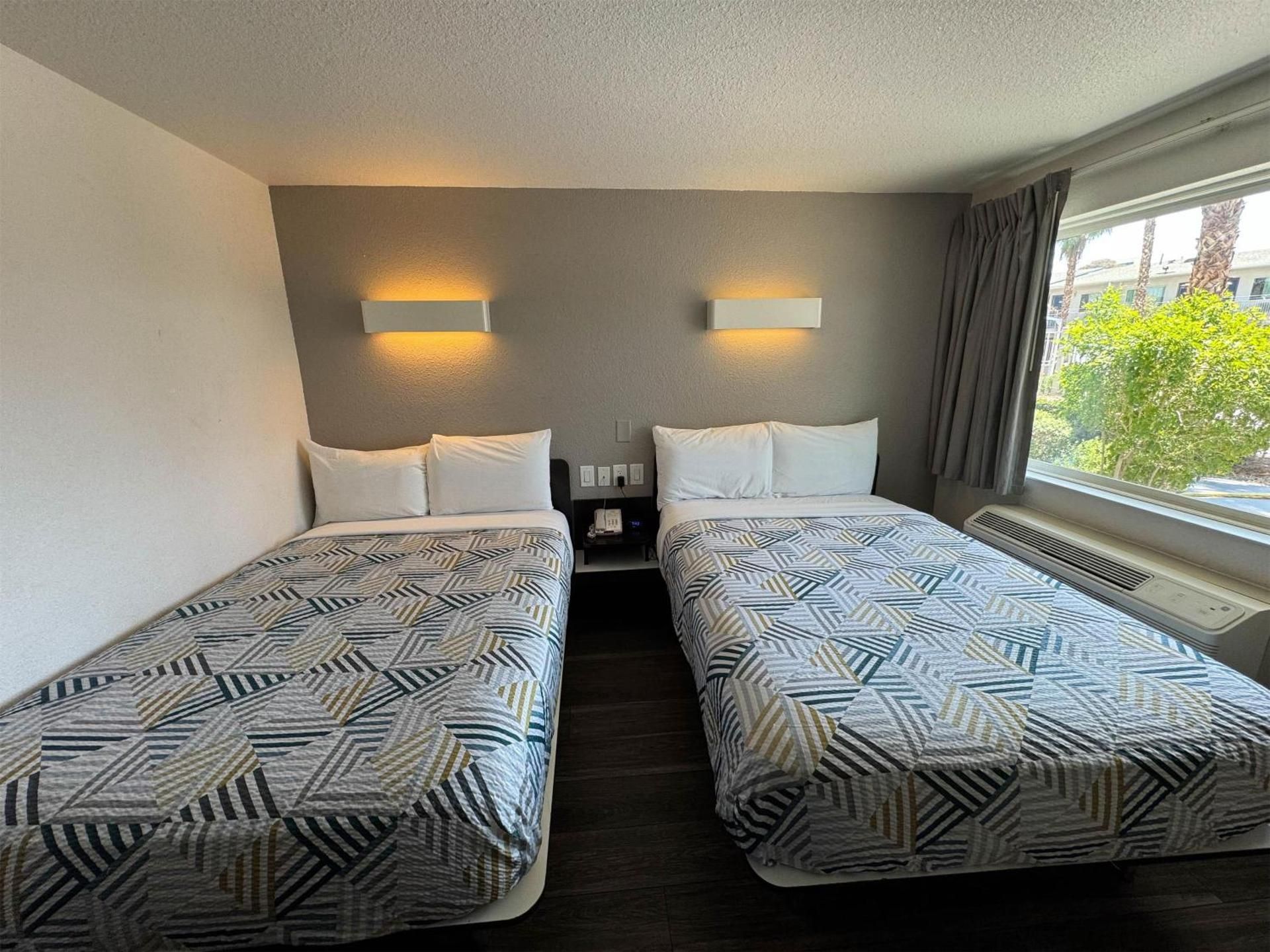 2 Double Beds - Nonsmoking