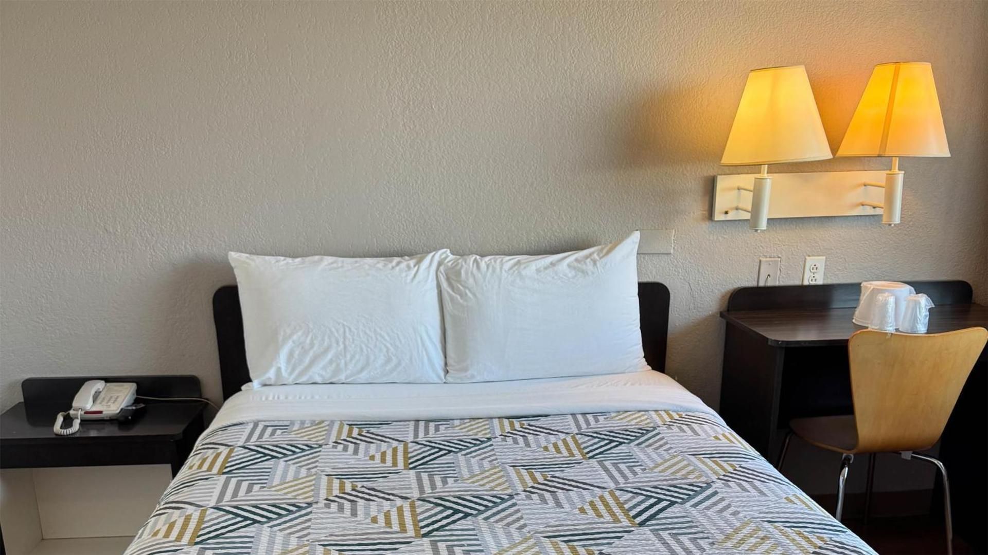 1 Queen Bed, Nonsmoking, Accessible