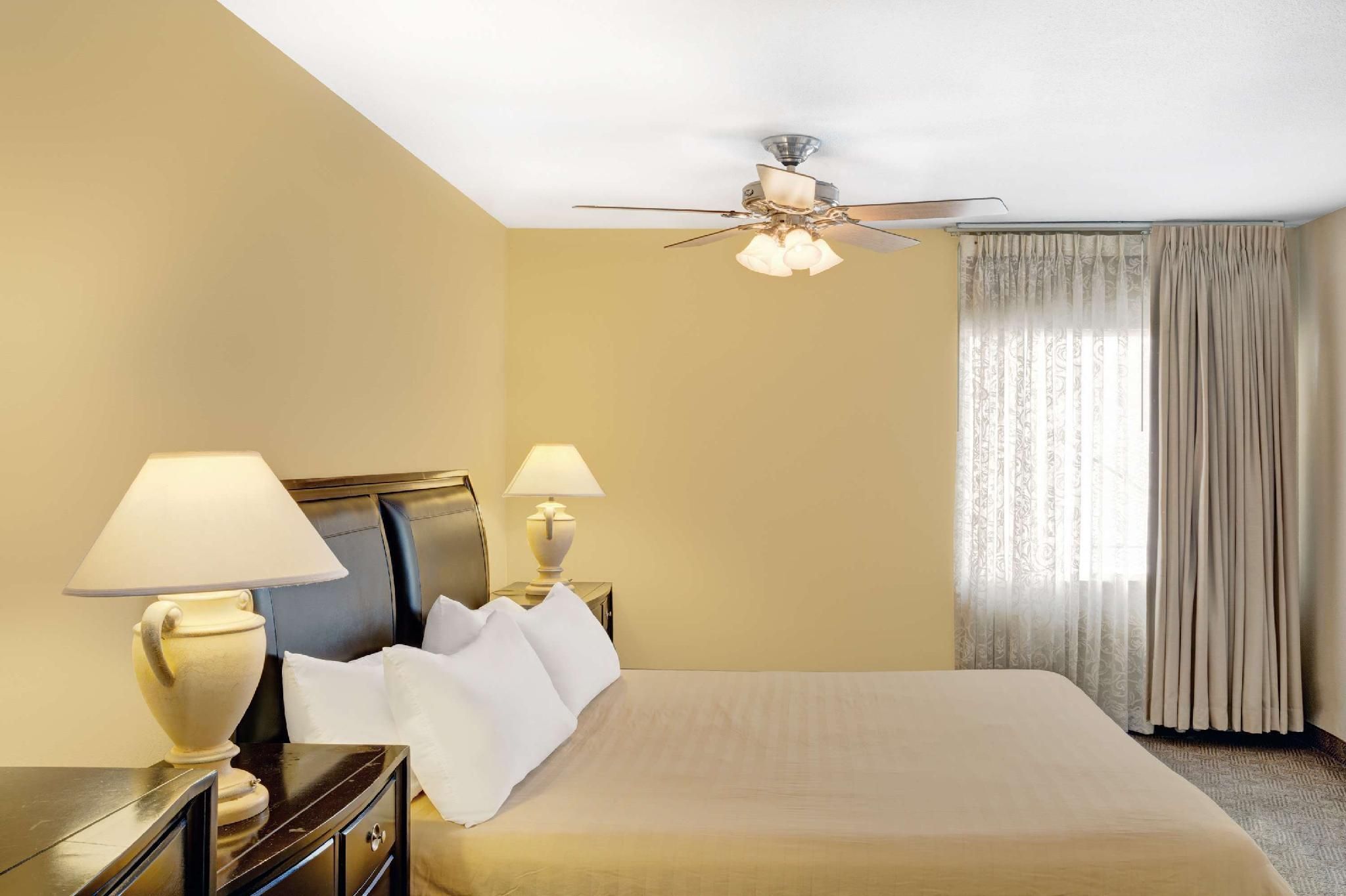 1 King Bed Non-Smoking