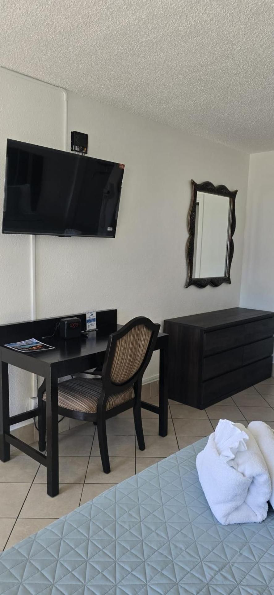 Travelsuites Inn Double Room 3