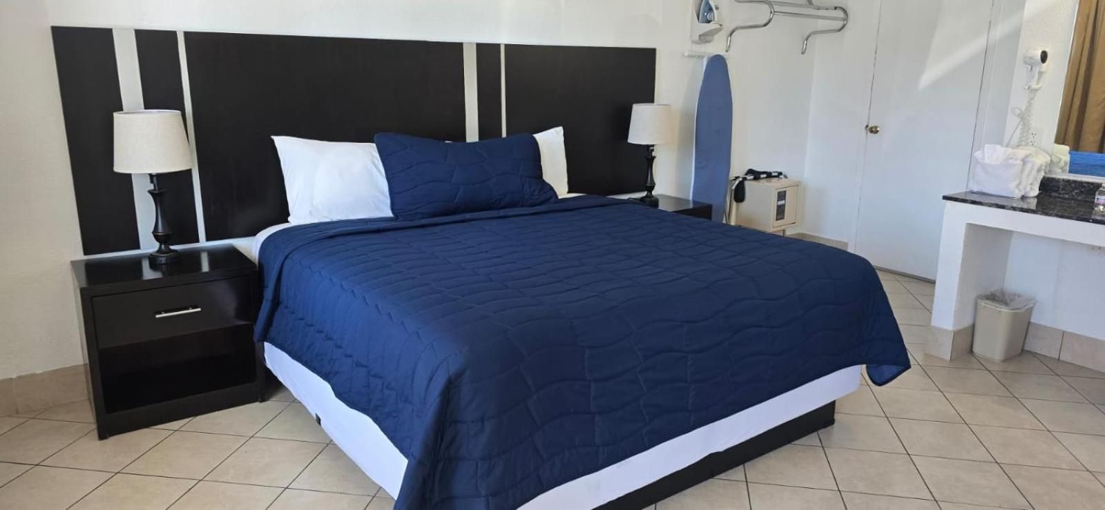 1 King Bed Non-Smoking