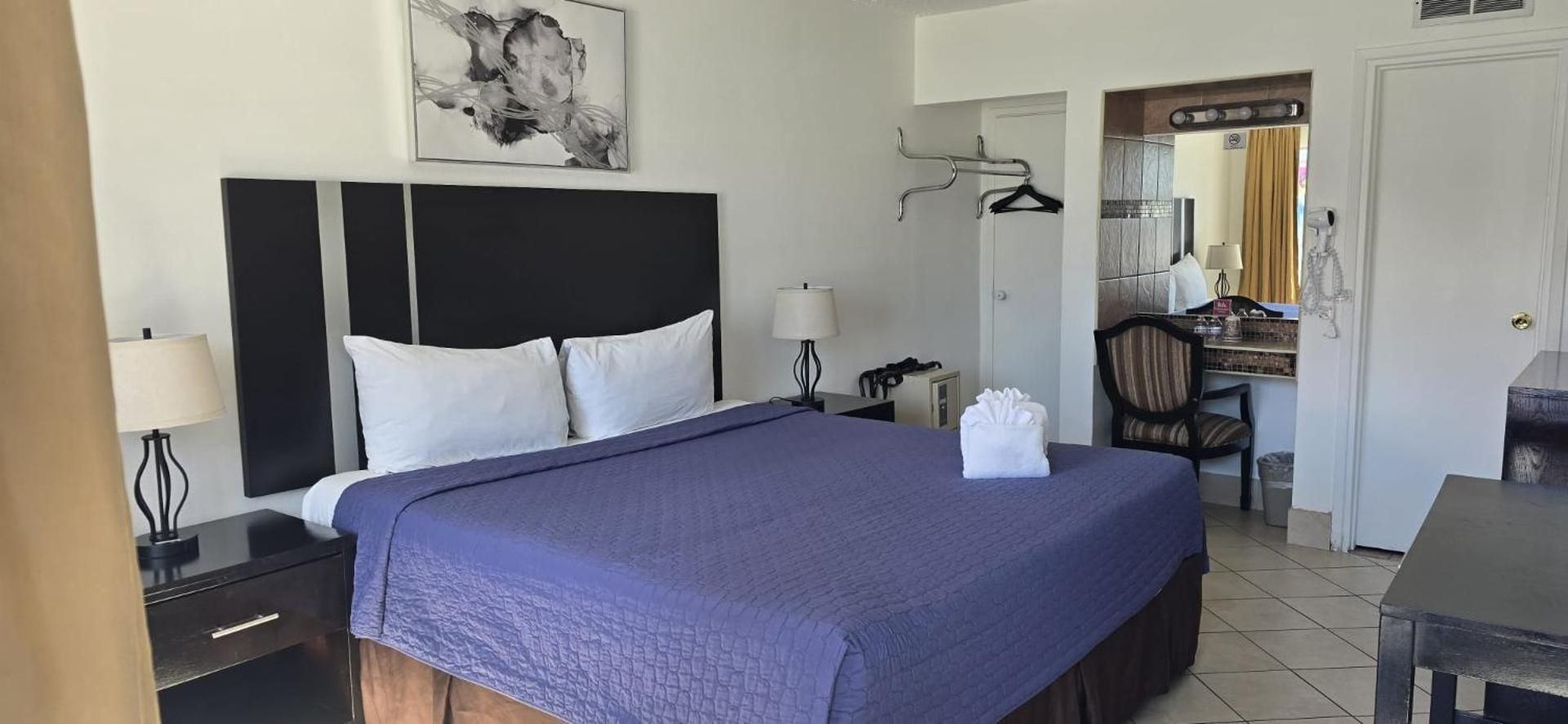 1 King Bed Non-Smoking