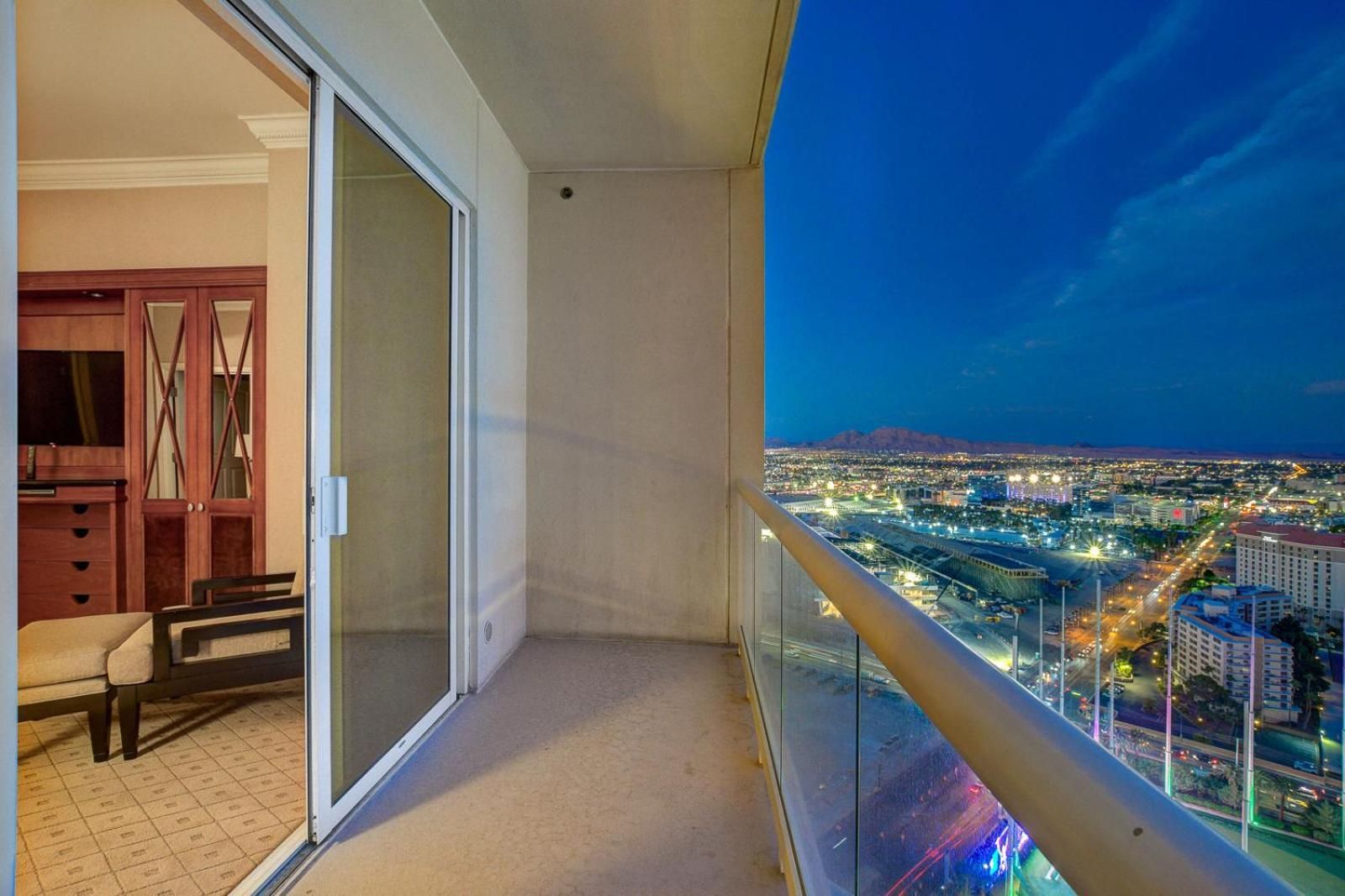 Superior King Suite