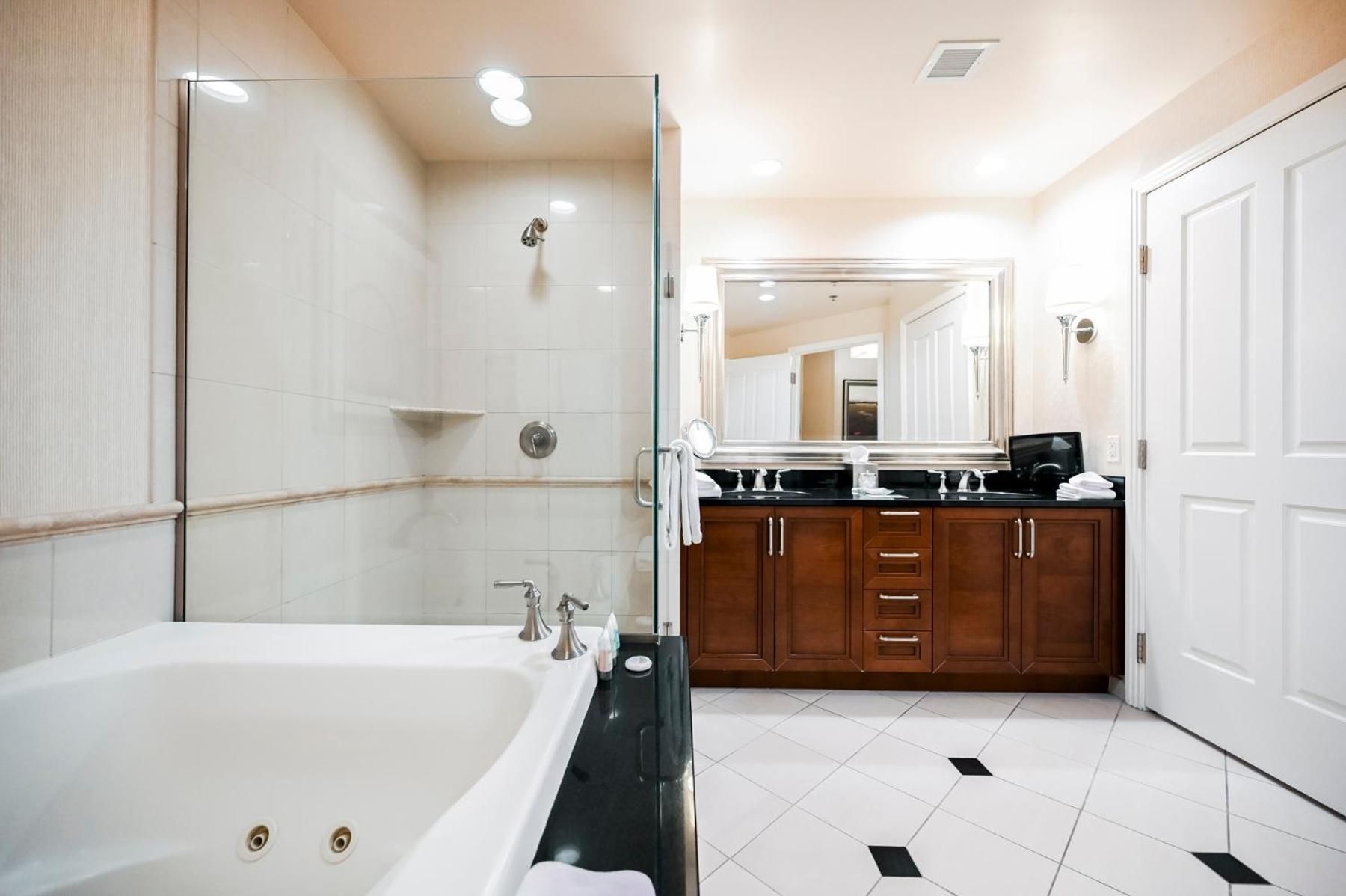 Two-Bedroom Studios - Strip View & Balcony