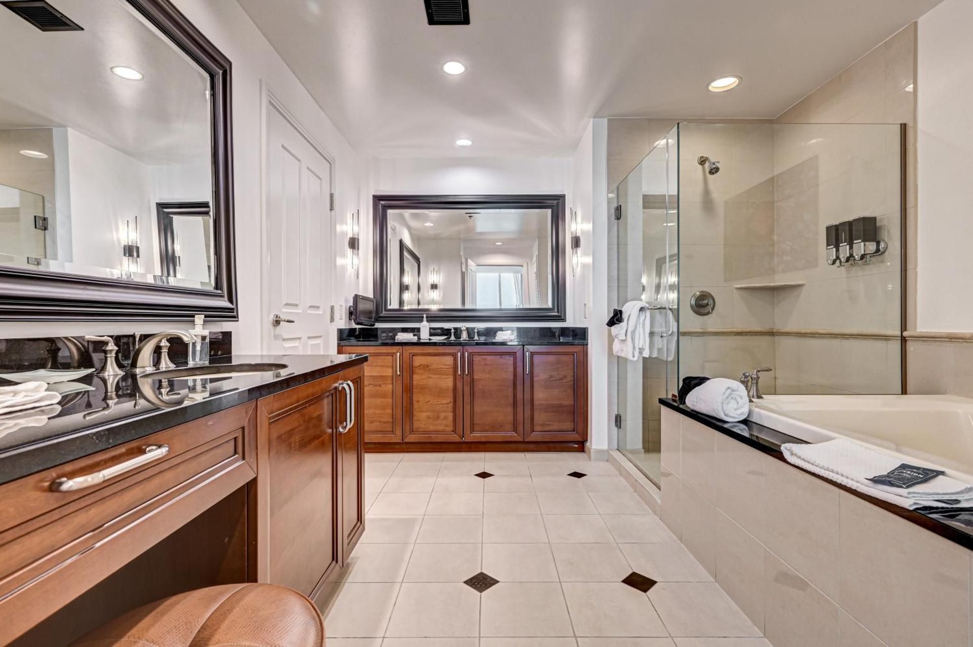 Superior King Suite