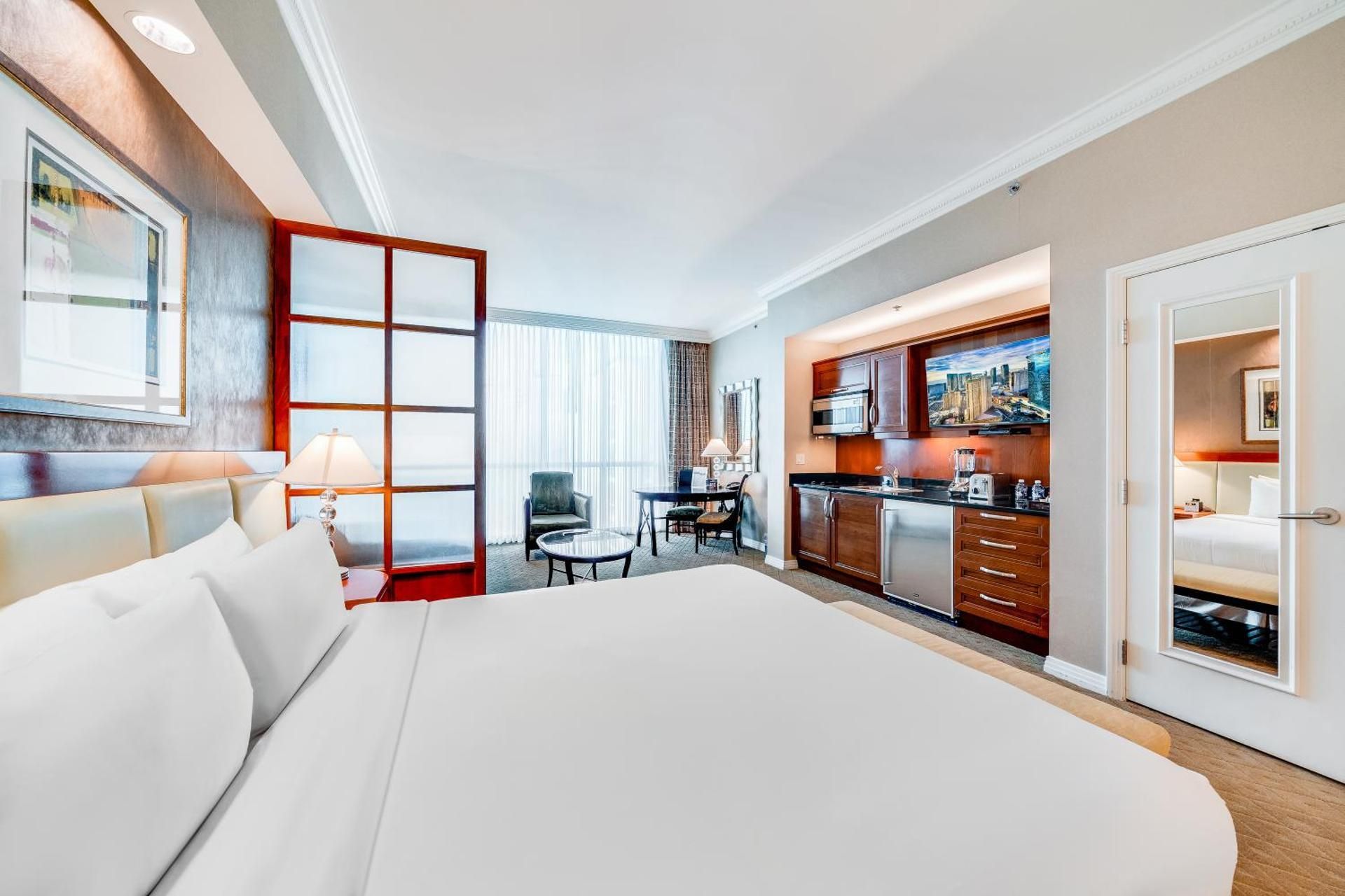 One-Bedroom Balcony Suite - Mountain View