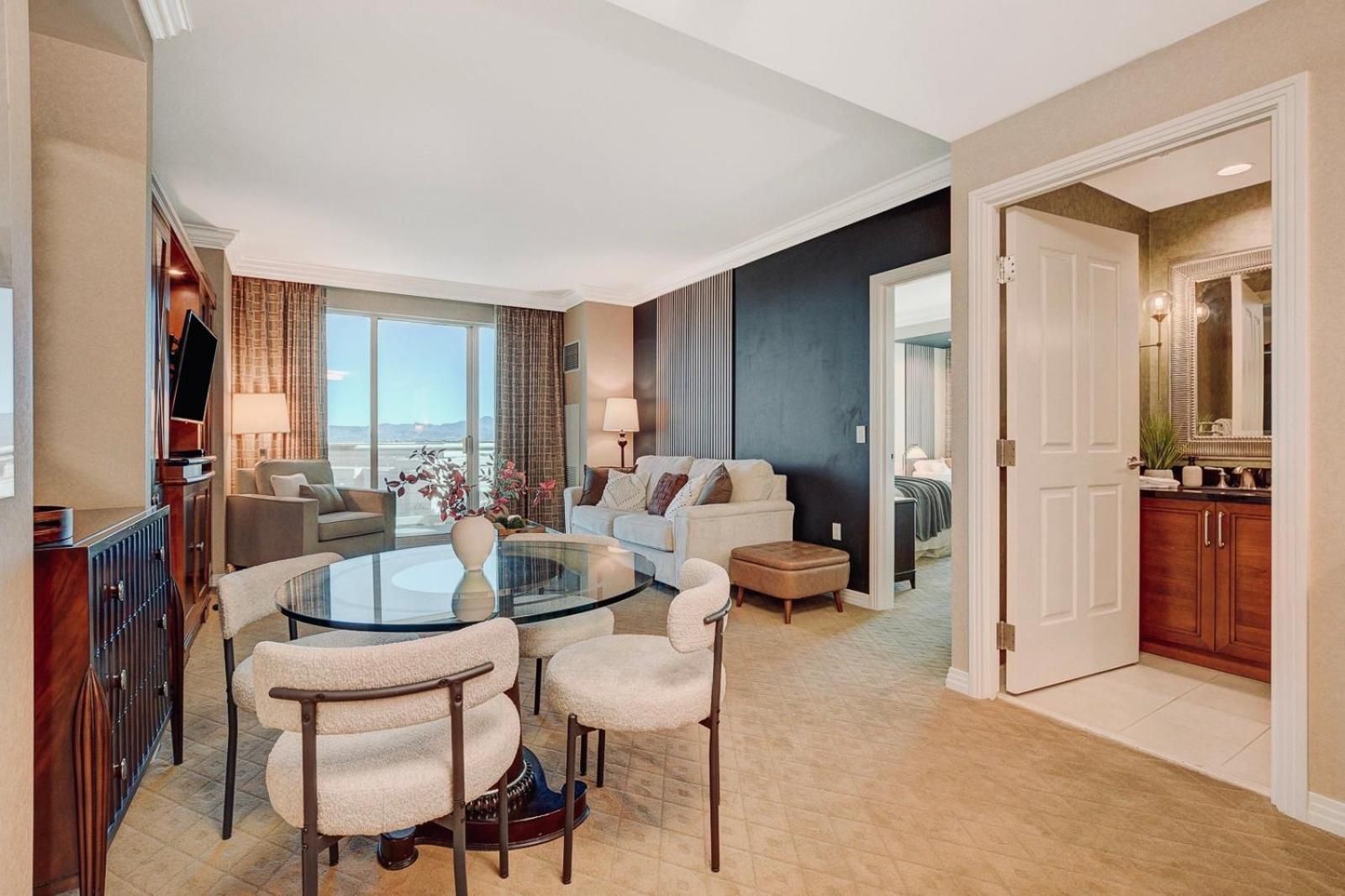 MGM Signature PREMIUM 1 BD/2BTH SUITE *City View Superior King Suite 3