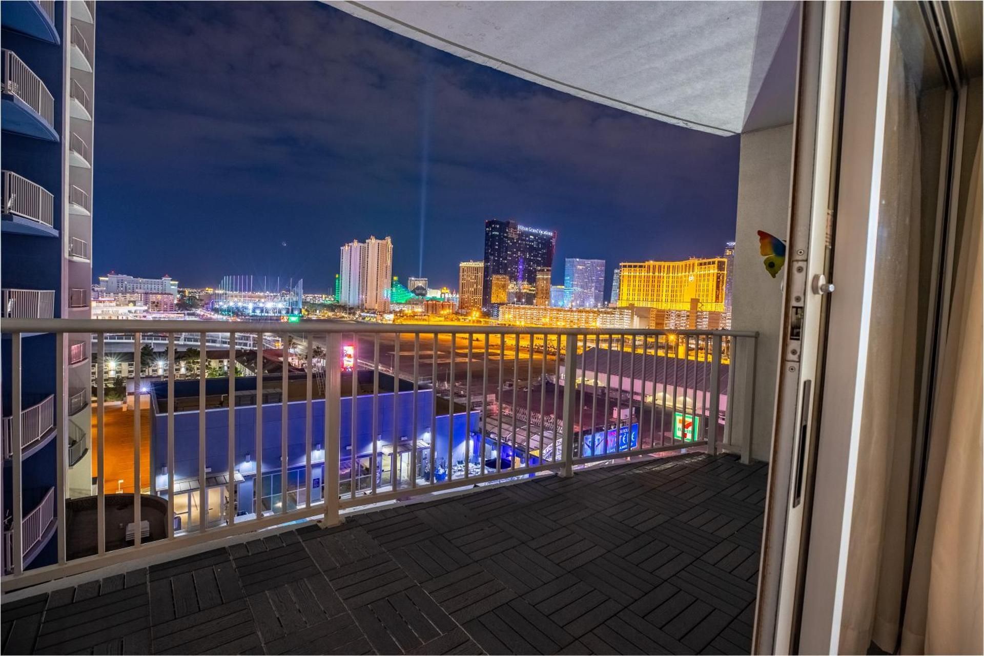 2100 SqFt Penthouse Suite W/ Strip Views! POOL GYM