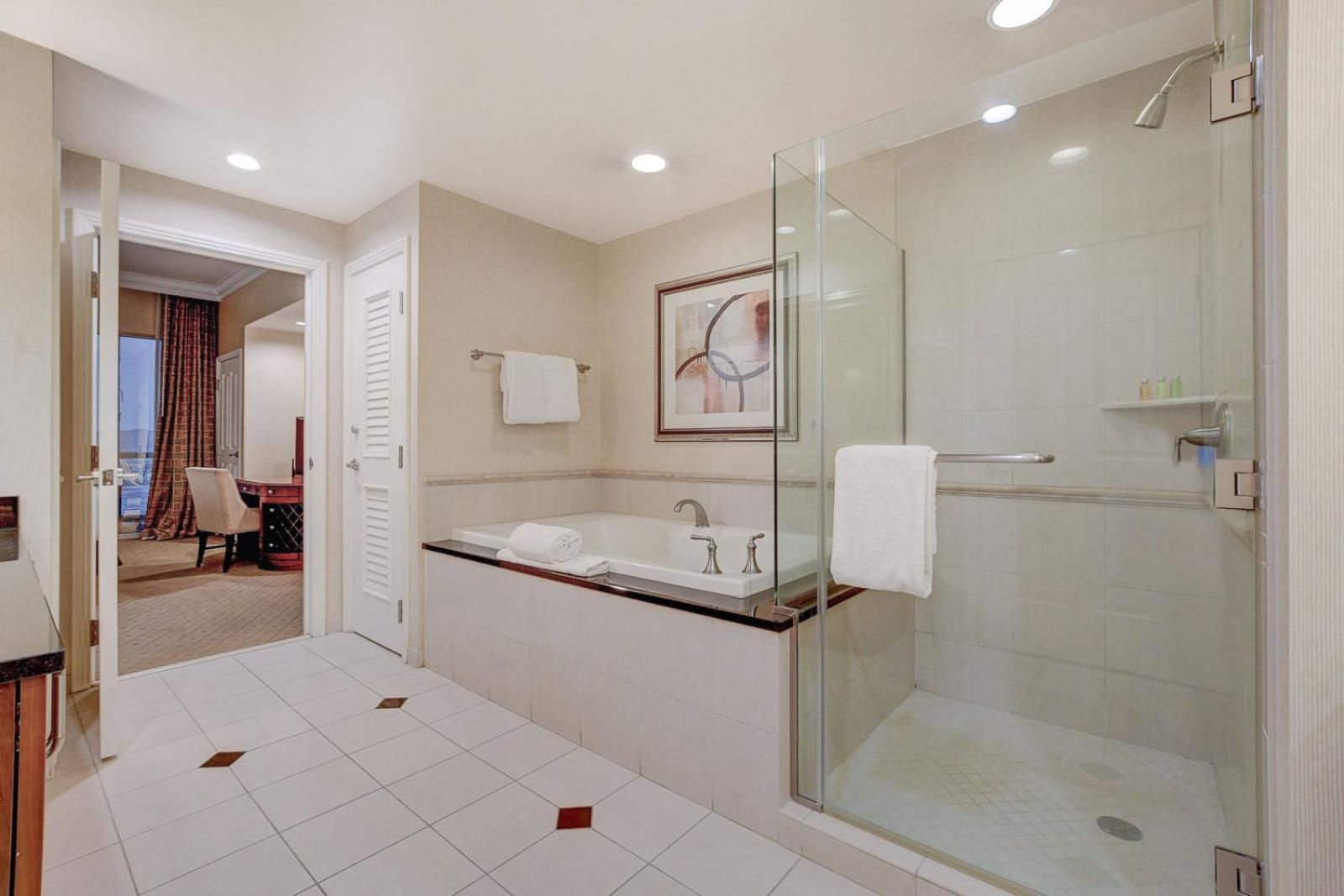 Incredible 1BD 2BTH Suite MGM Signature*Balcony View Superior King Suite 2