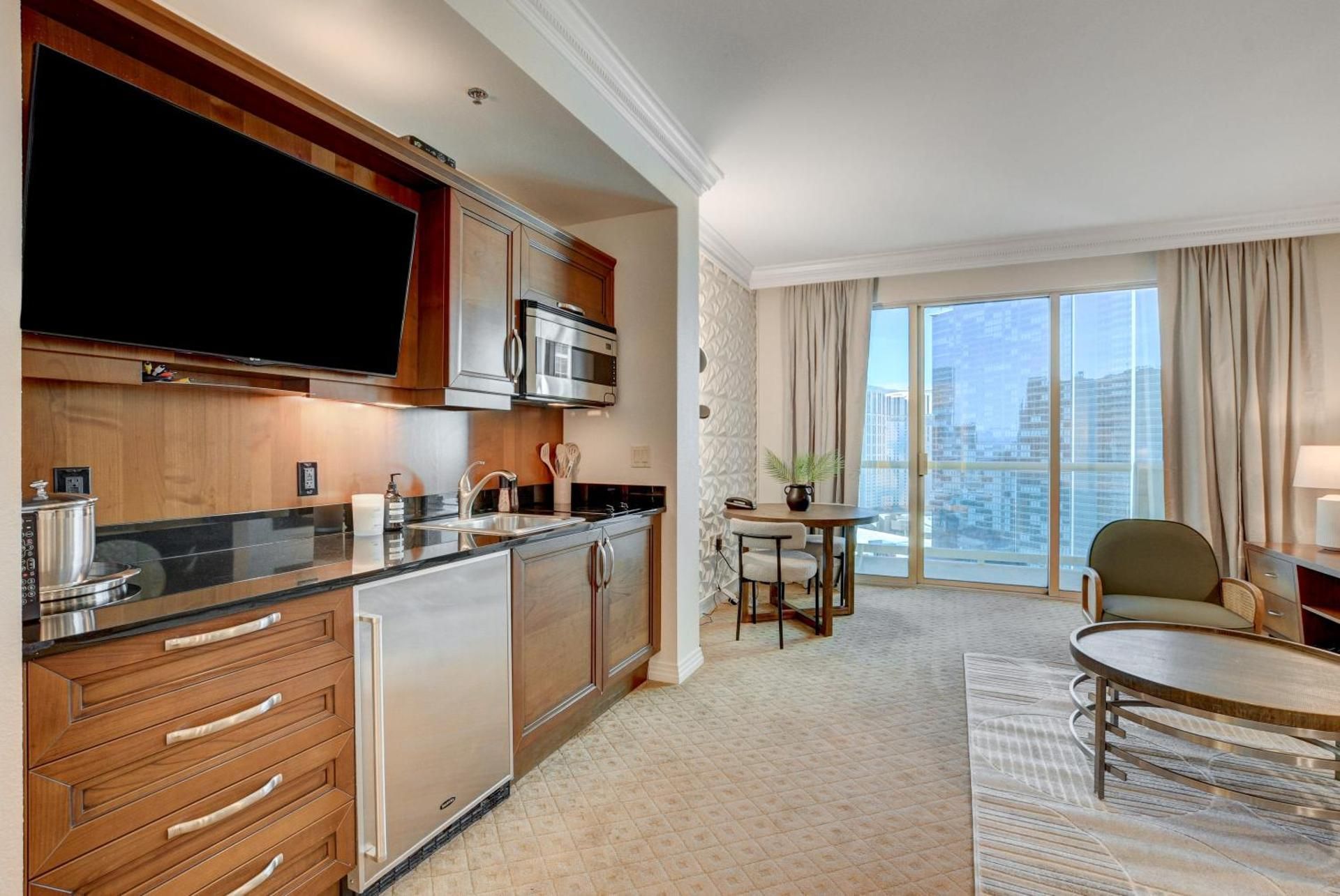 Blu Cashmere Suite * MGM Signature 23rd FLR w/balcony strip view Apartment with Balcony 3