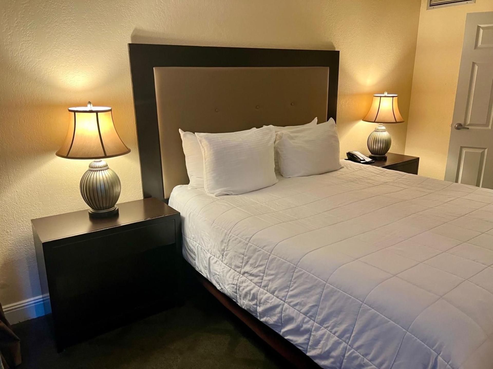 One-Bedroom Suite (No Resort Fee)