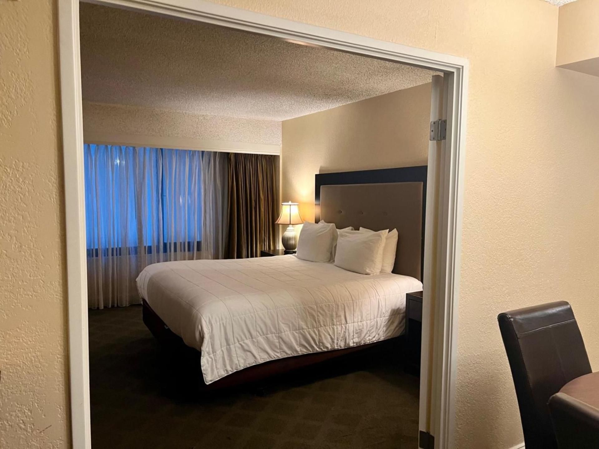 One-Bedroom Suite (No Resort Fee)