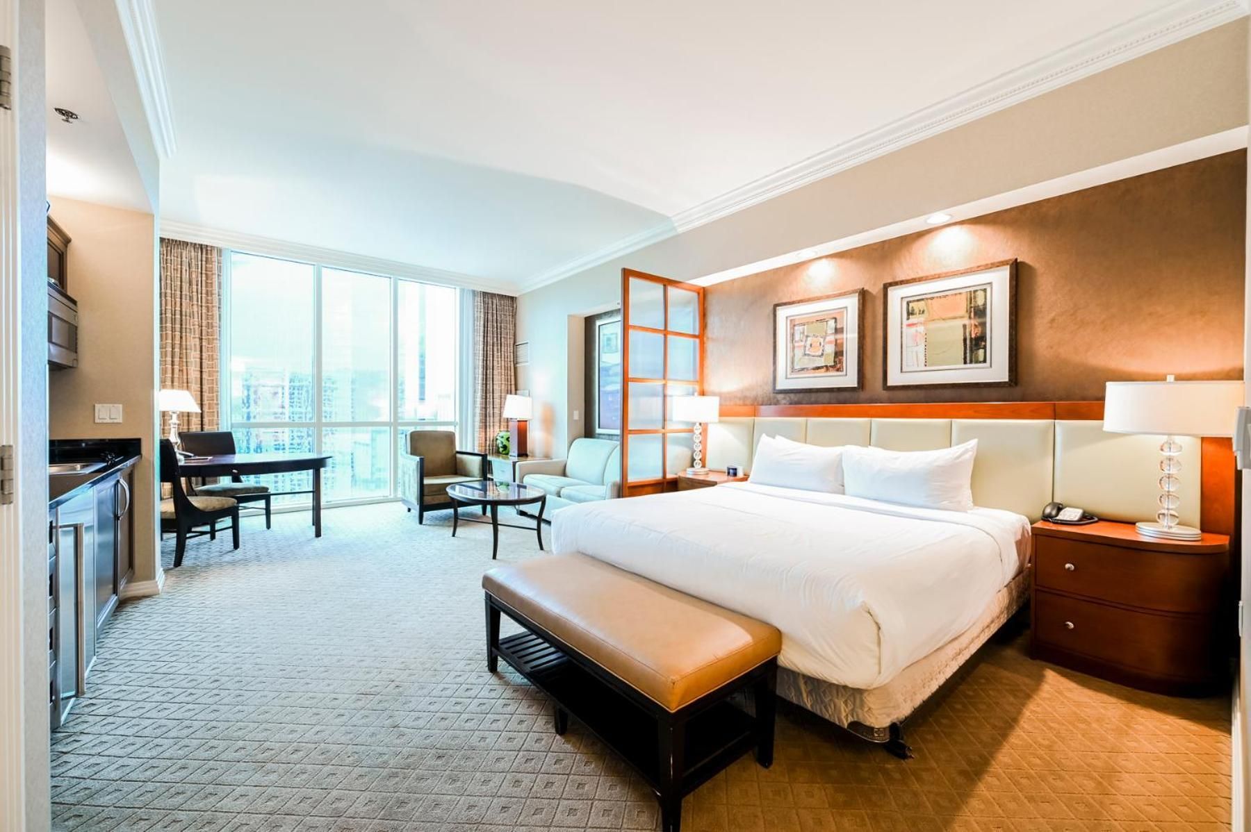 Two-Bedroom Studios - Strip View & Balcony