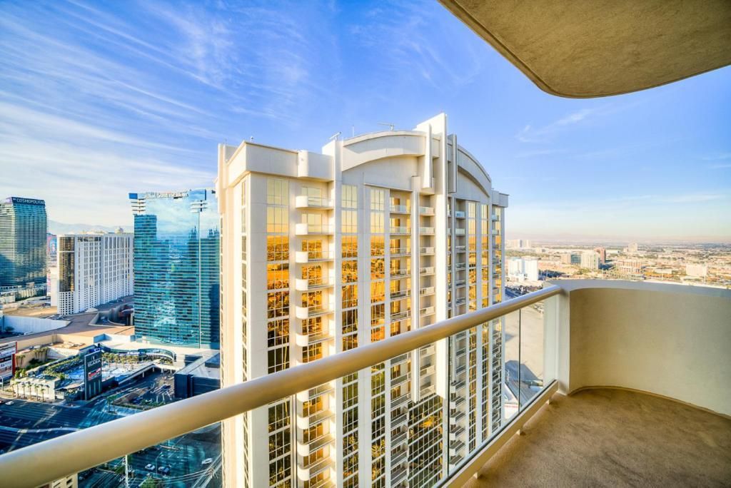 Elite 1BR Suite Mountain View with Balcony