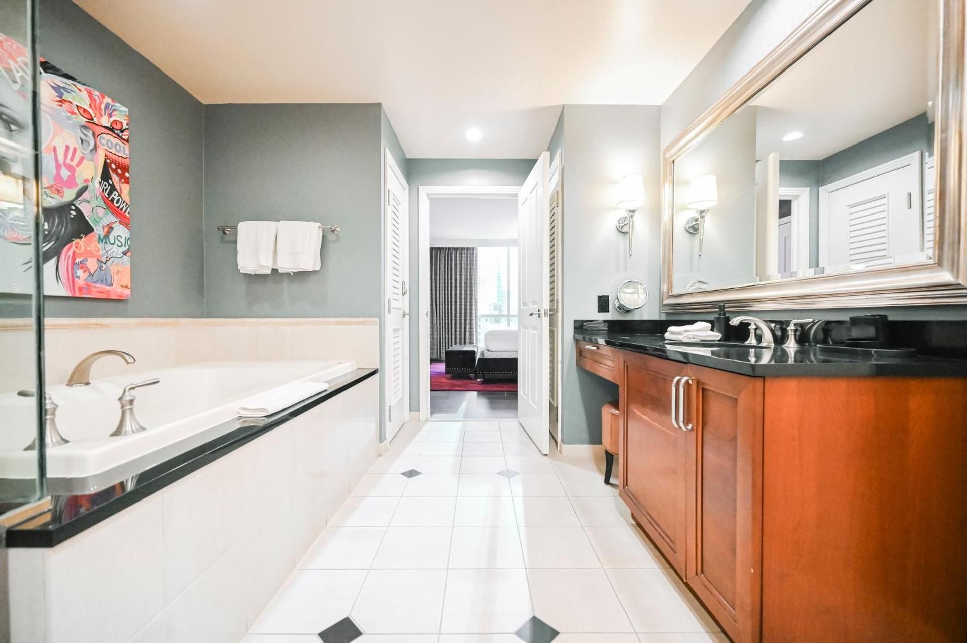 Remodeled One-Bedroom – Strip View & Balcony