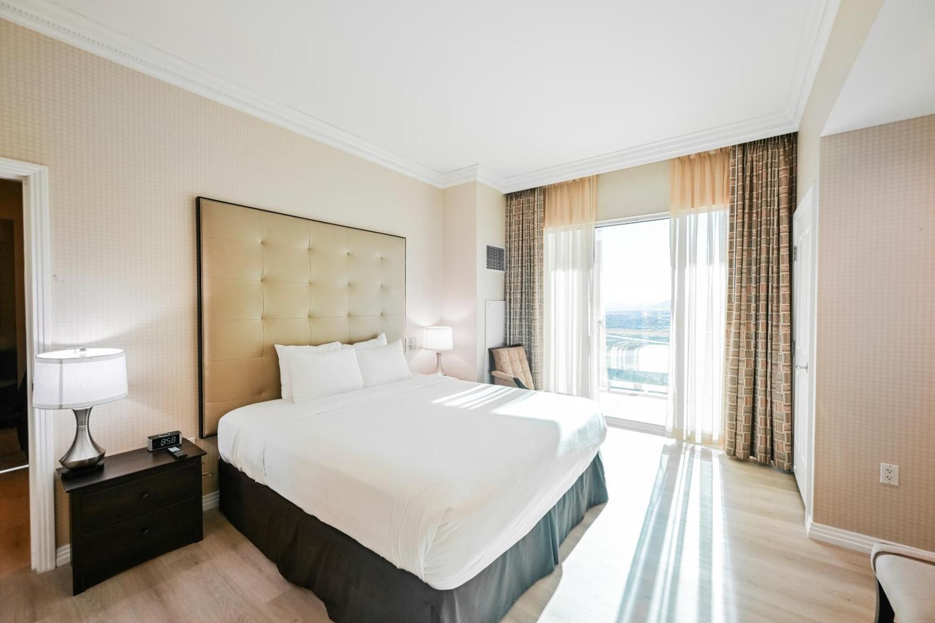 Remodeled One-Bedroom - Balcony