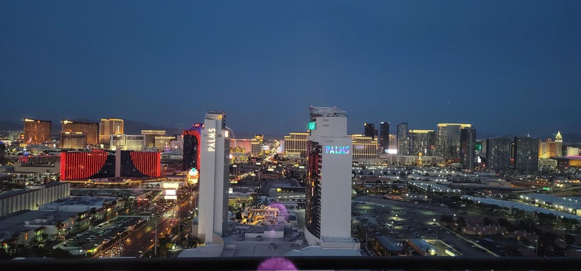 Palms Place Luxury 35th Floor Unit with Amazing Strip View