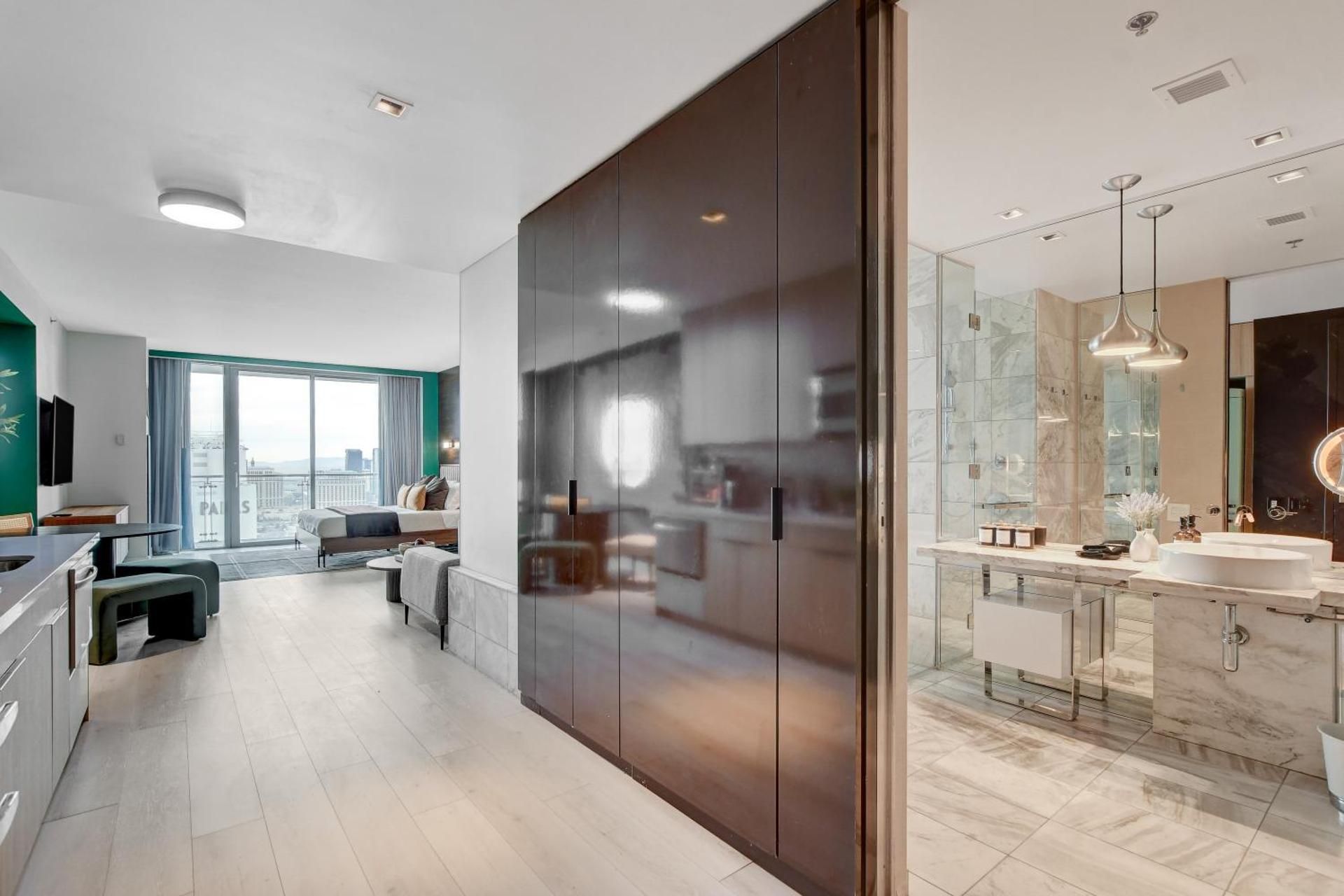 AVA SUITE 37th FLR STRIP VIEW BALCONY Palms Place Studio with Balcony 3