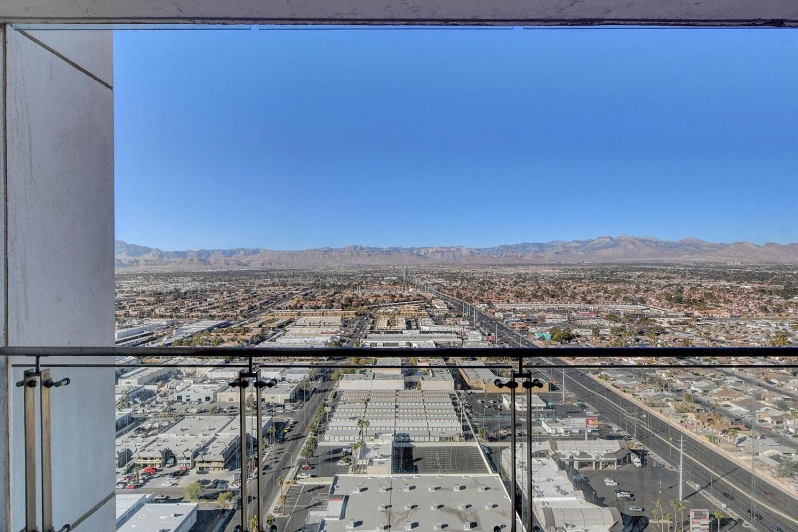 Palms Place 51st floor with Strip views and Balcony