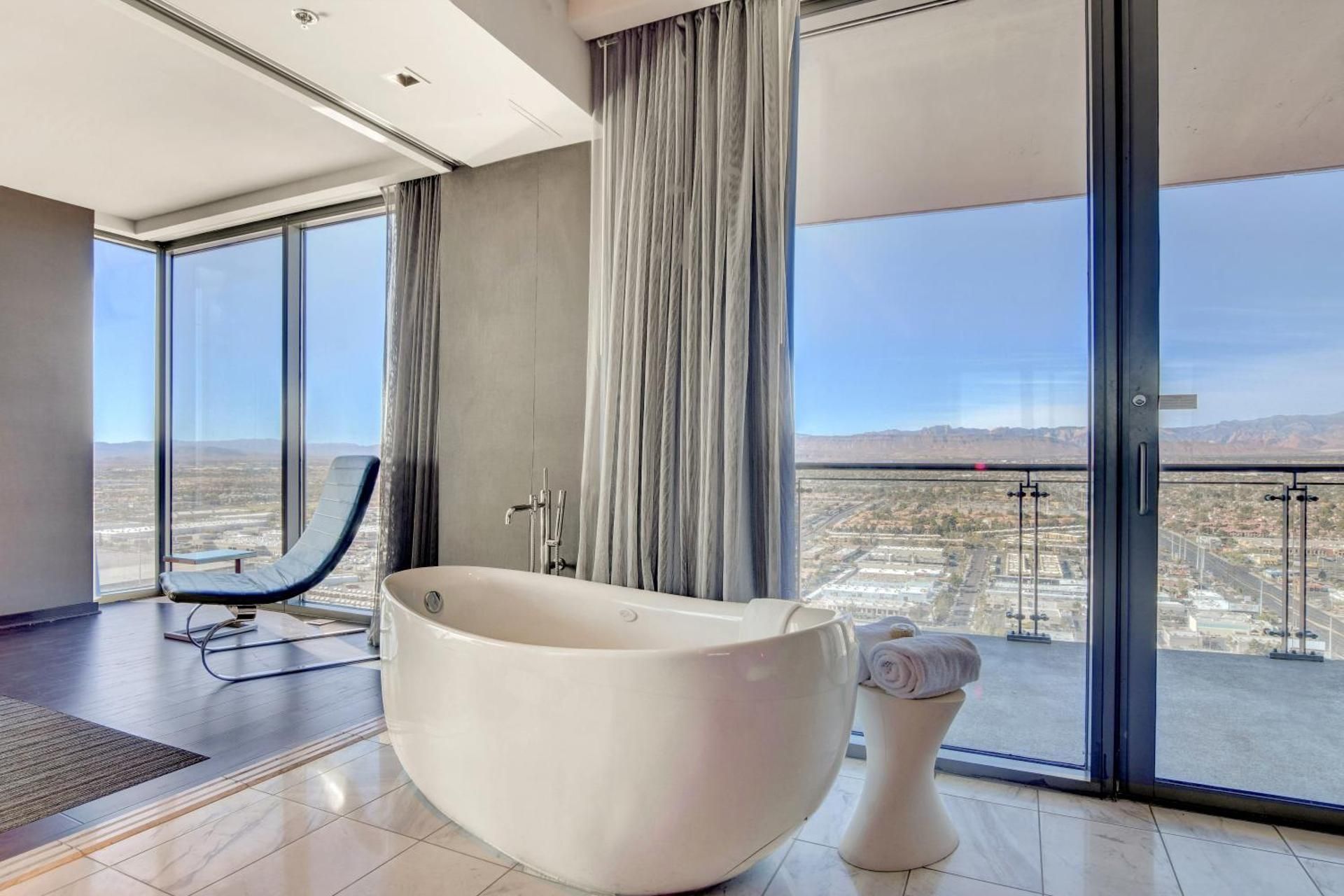 Deluxe King Suite