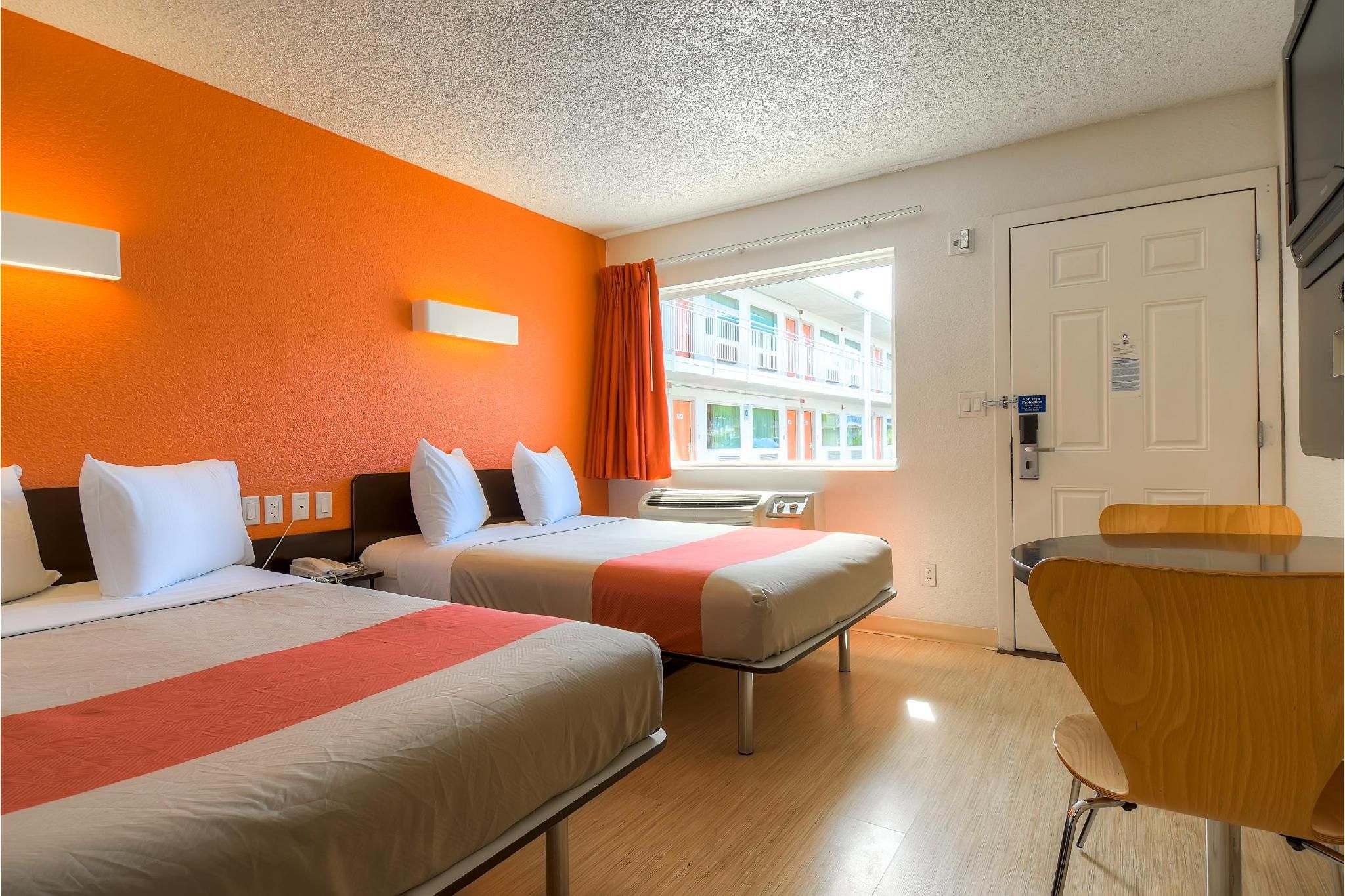2 Full Beds