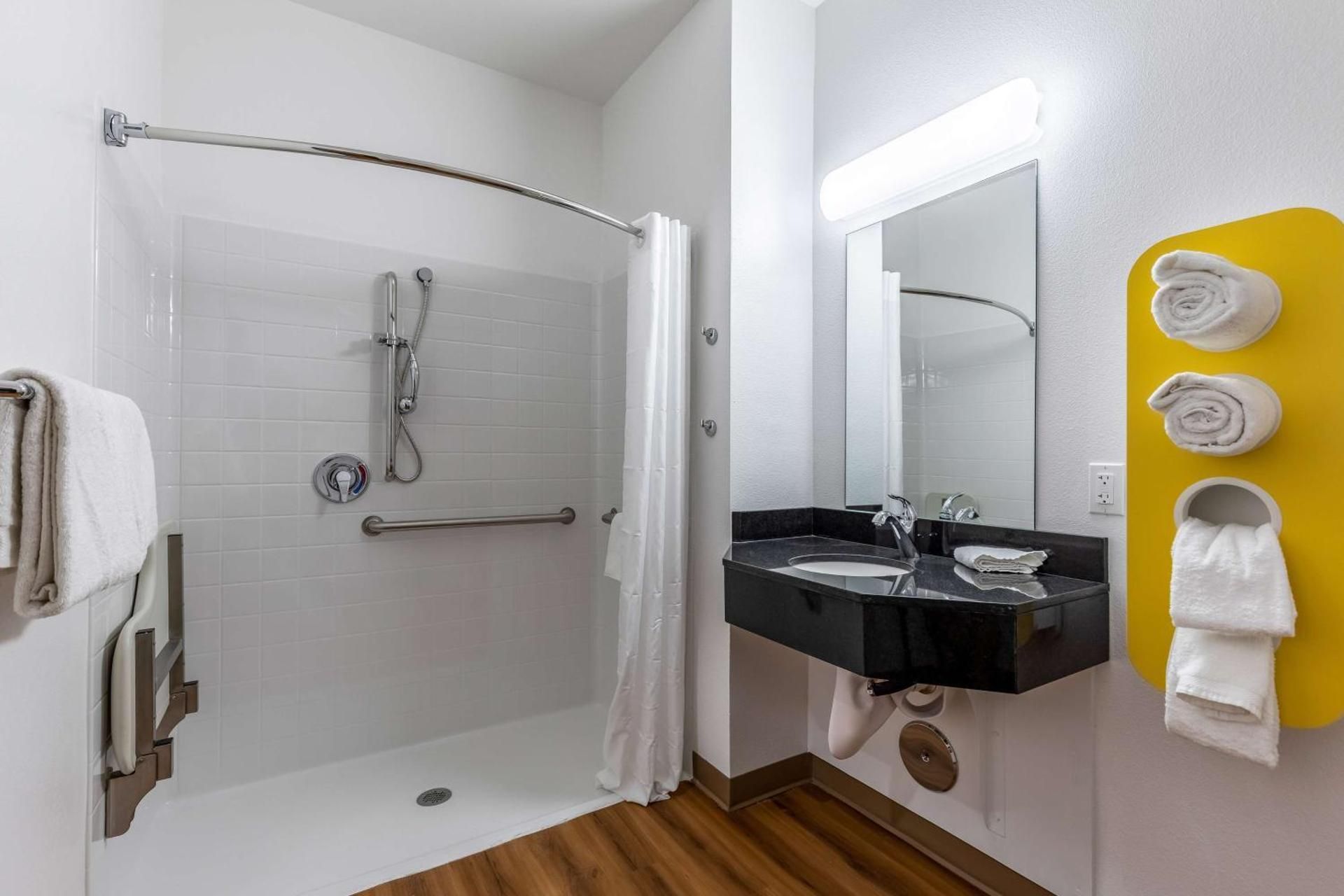 King Room with Roll-in Shower - Disability Access - Non-Smoking