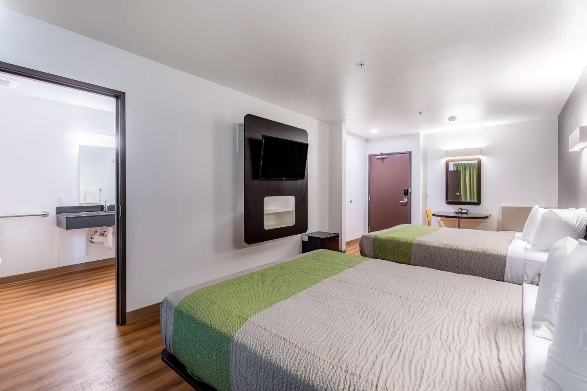 Queen Room with Two Queen Beds - Disability Access - Roll In Shower
