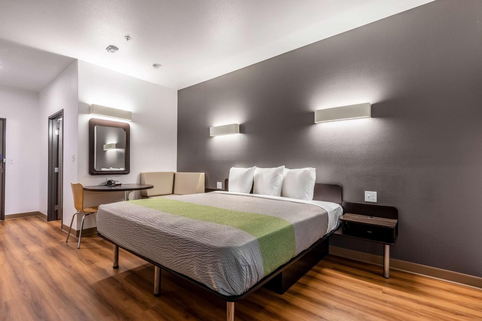 King Room with Roll-in Shower - Disability Access - Non-Smoking