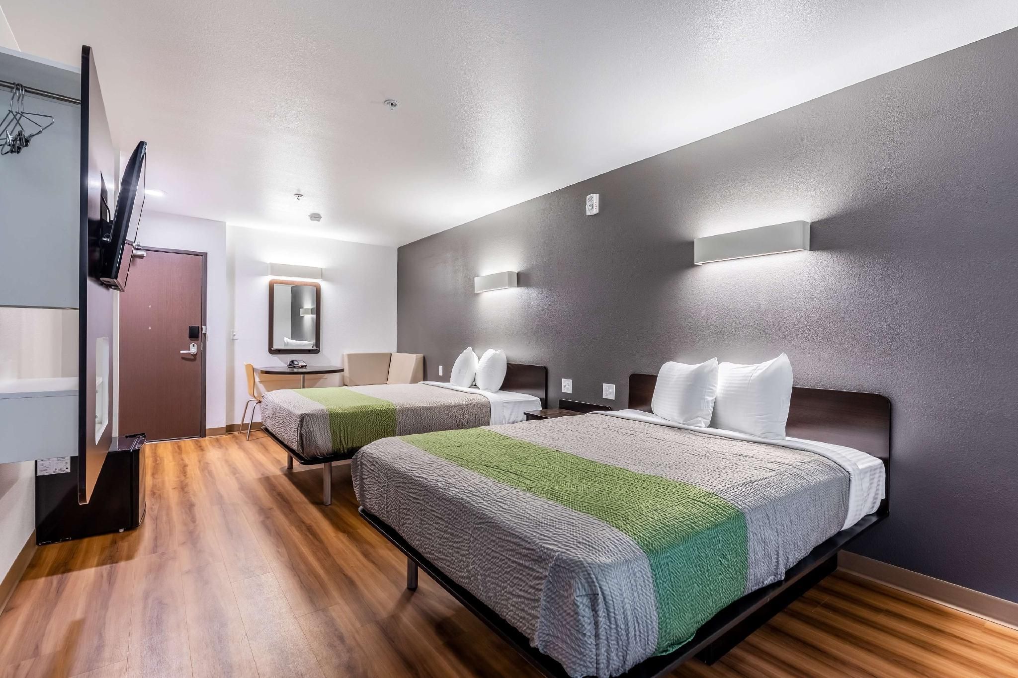 2 QUEEN BEDS | MOBILITY ACCESSIBLE RI SHWR MINI FRIDGE NON-SMOKING