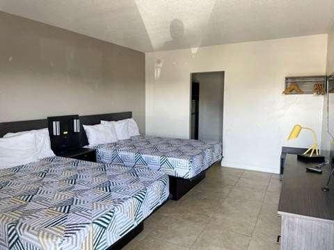 2 Queen Beds | Non-Smoking, Kitchen