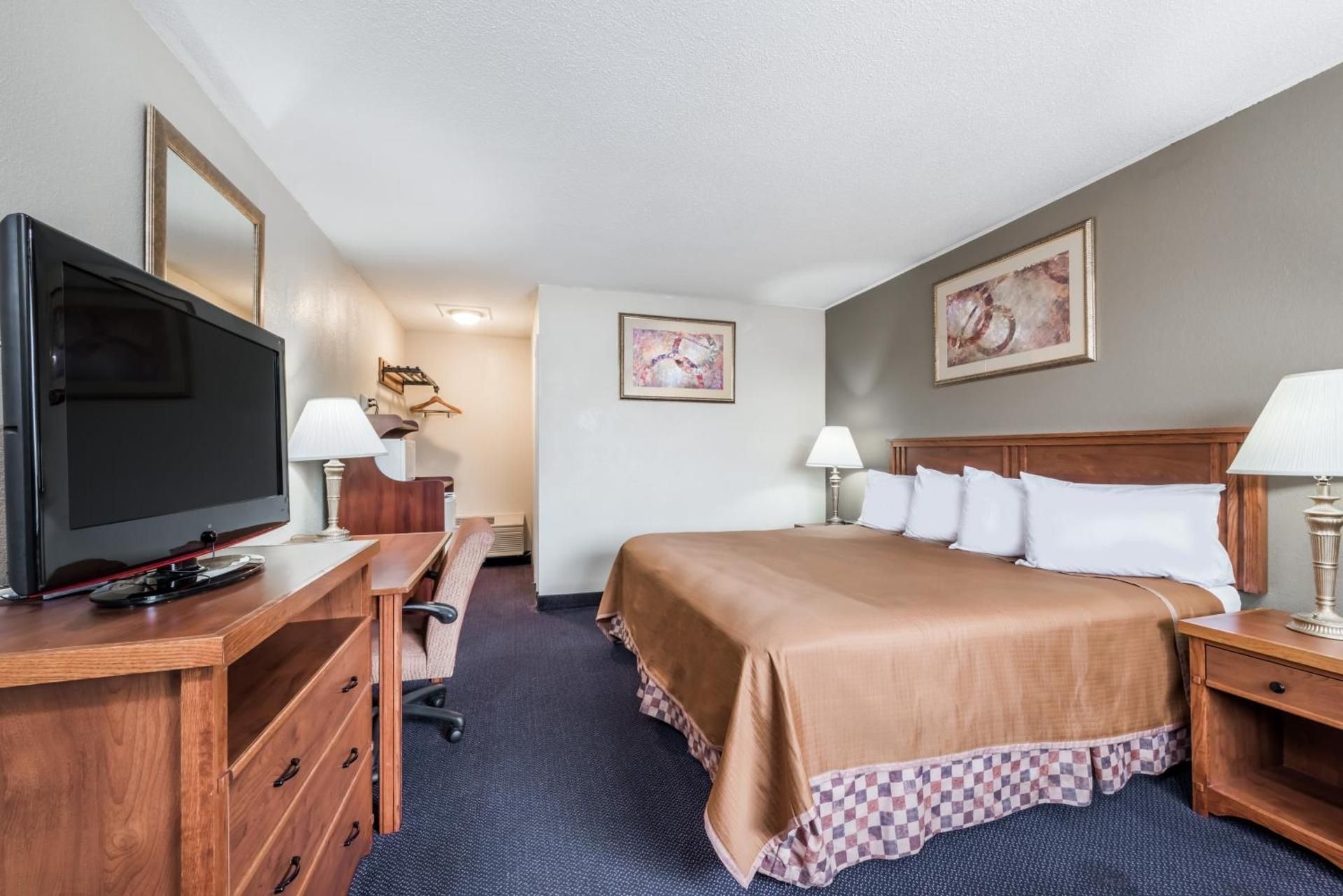 (KNS) King Bed Non Smoking Room