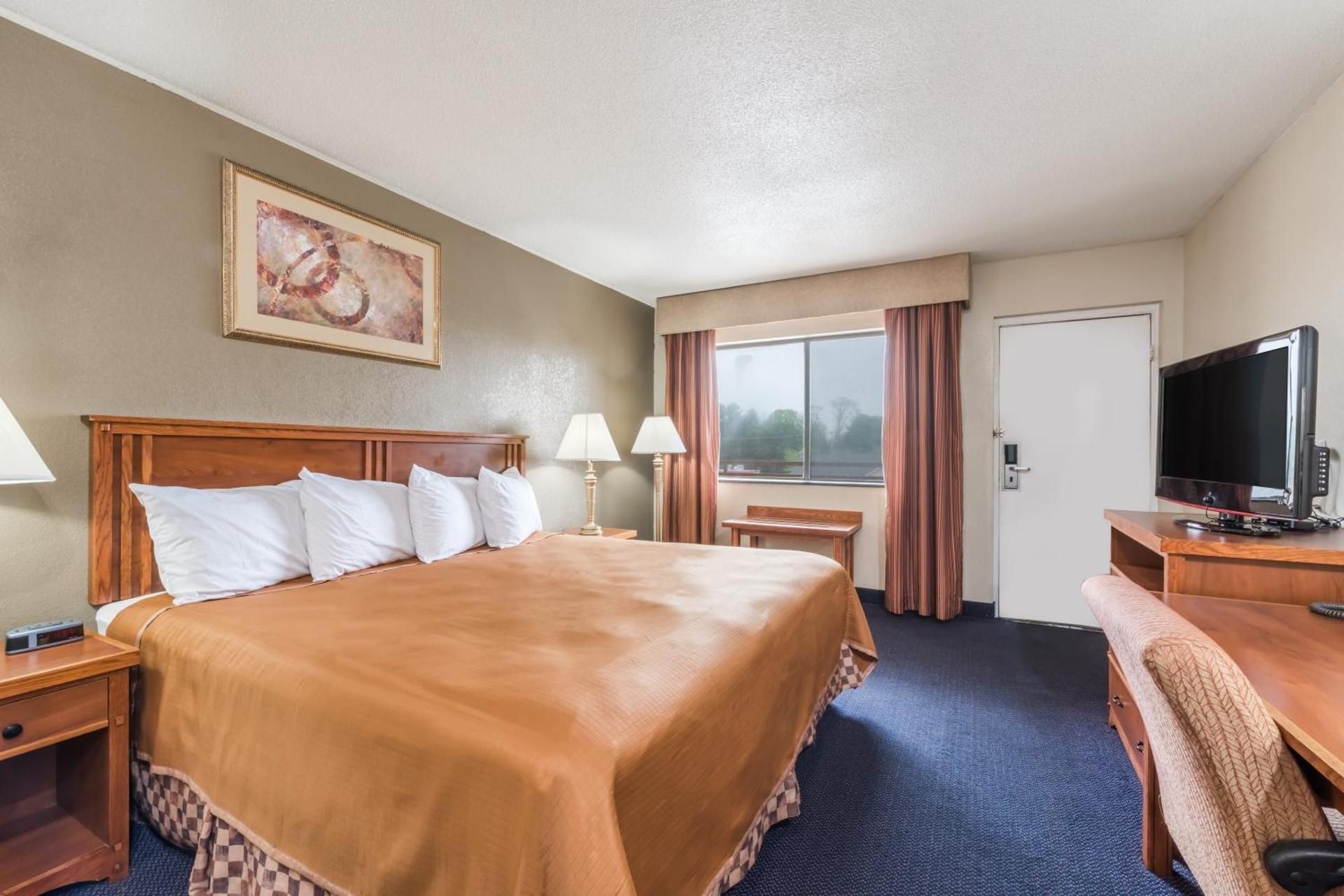 (KNS) King Bed Non Smoking Room