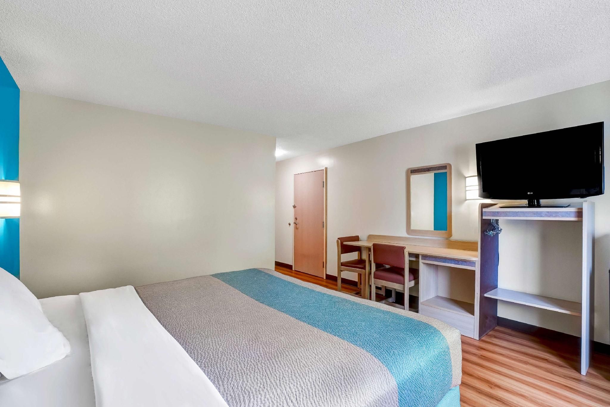 1 King Bed | Mobility Accessible Tub, Nsmk