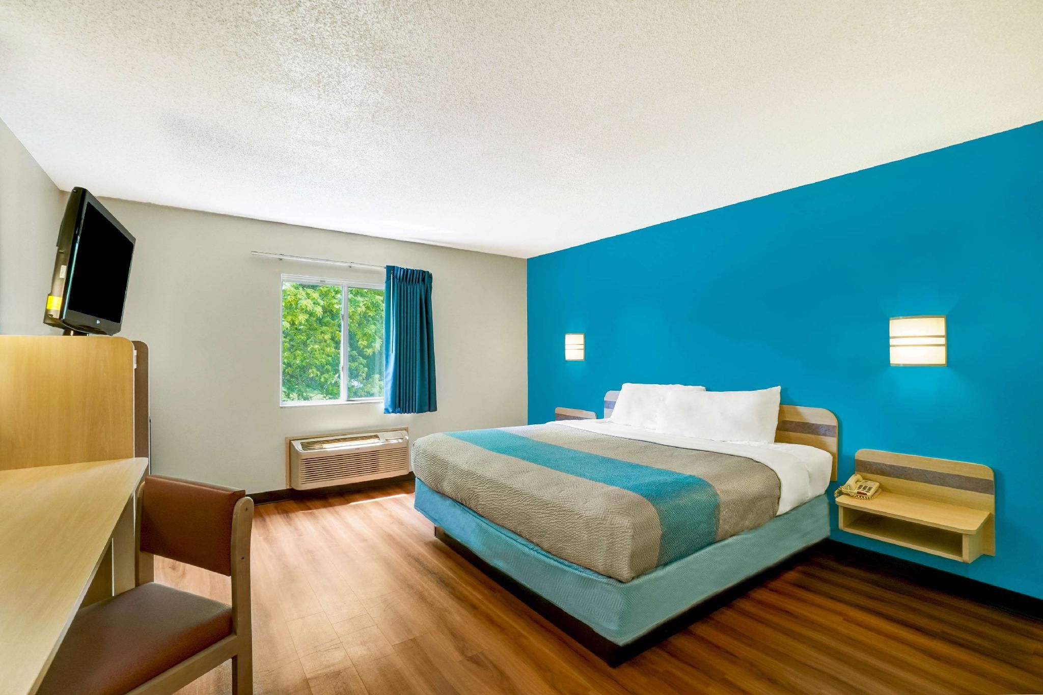 1 King Bed | Mobility Accessible Tub, Nsmk