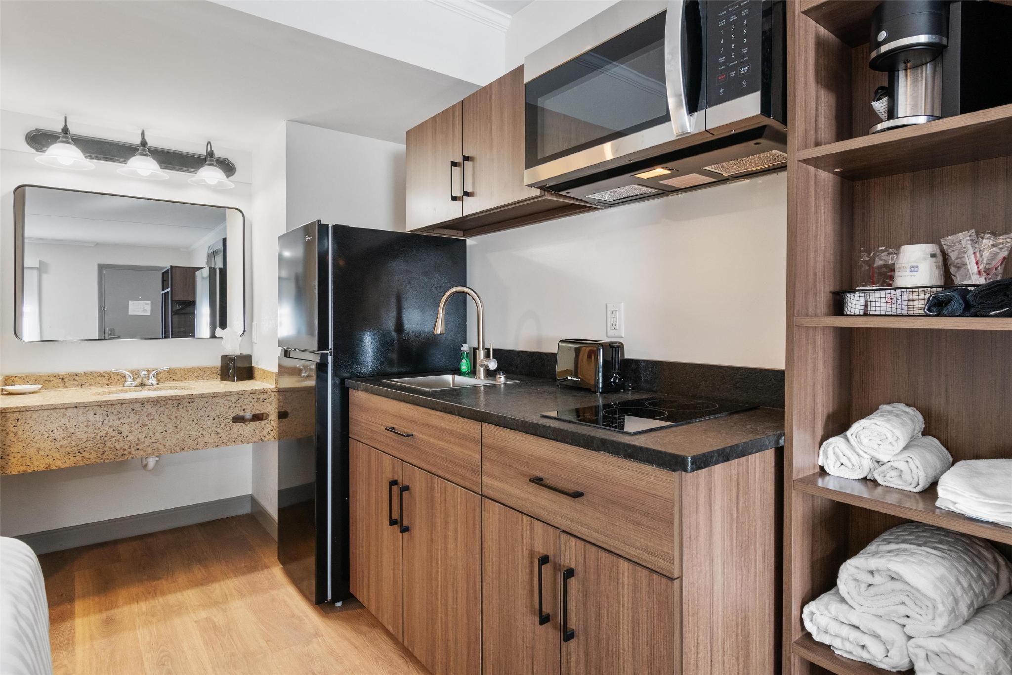 2 Queen Beds,Non Smoking,First Floor,Kitchenette,Dining Area,Full Breakfast