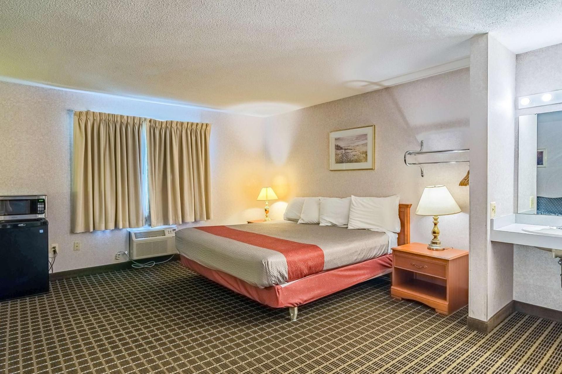 Deluxe King Room - Non-Smoking