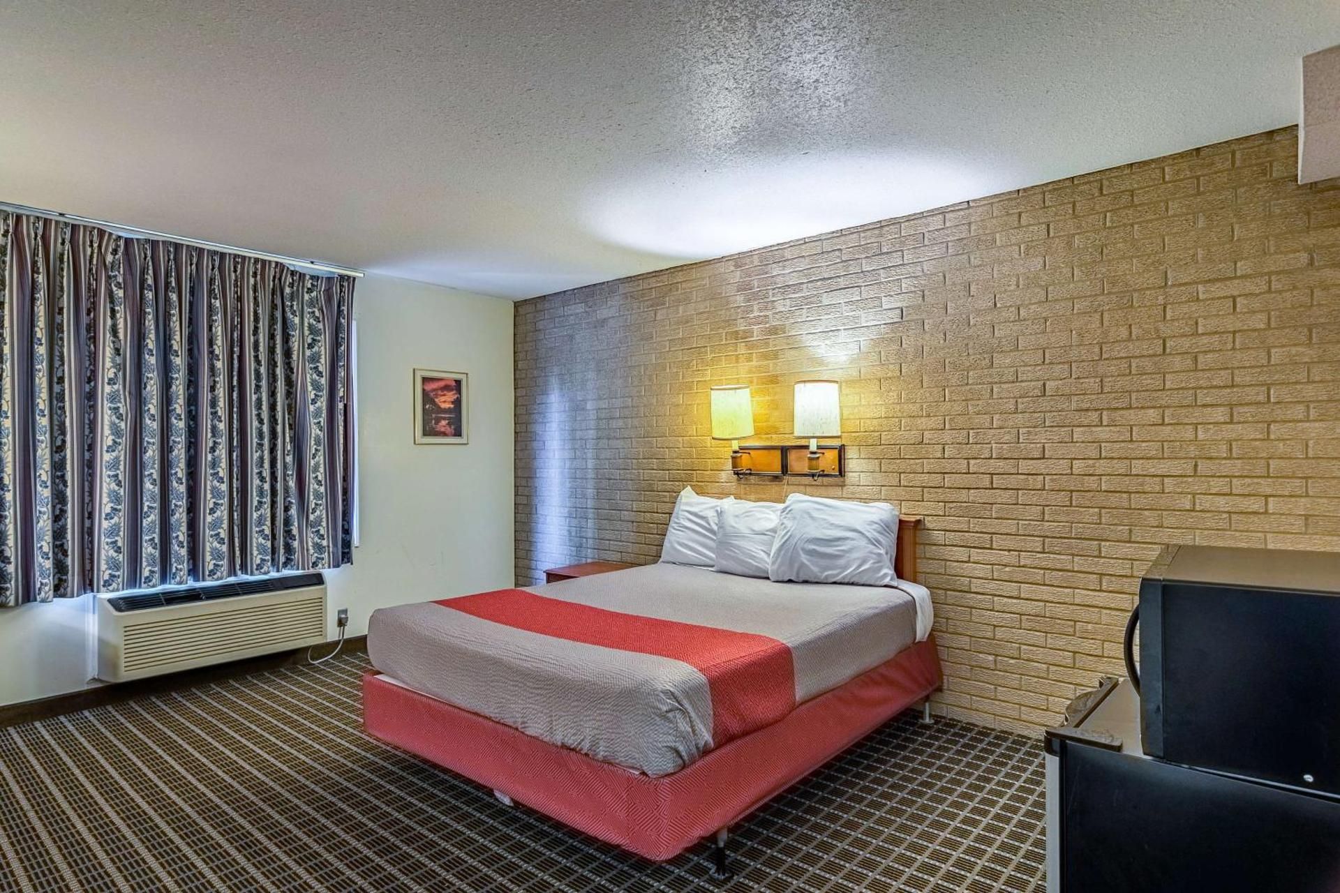 Deluxe King Room - Non-Smoking