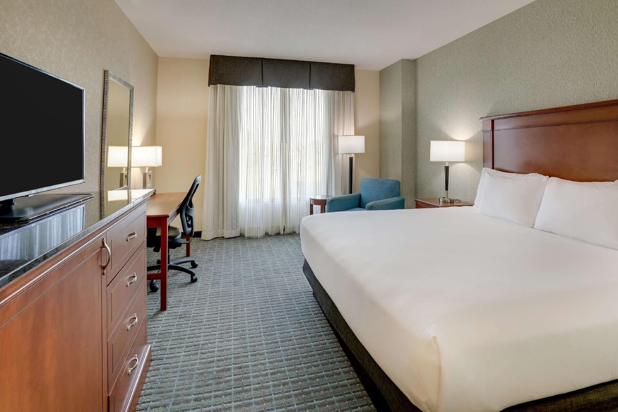 1 King Bed Hearing Accessible