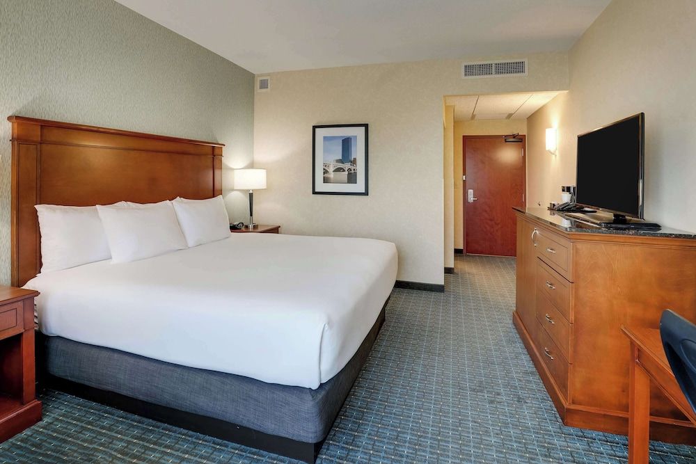 Room, 1 King Bed (Upper Floor)