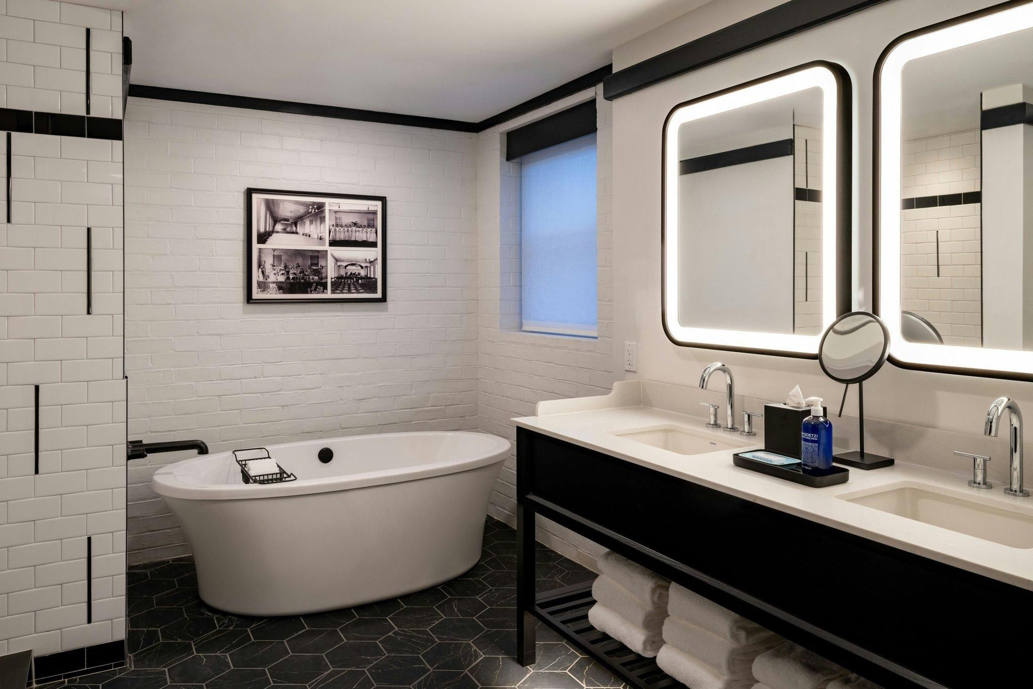 Bridal, 1 Bedroom Presidential Suite, 1 King, Sofa Bed