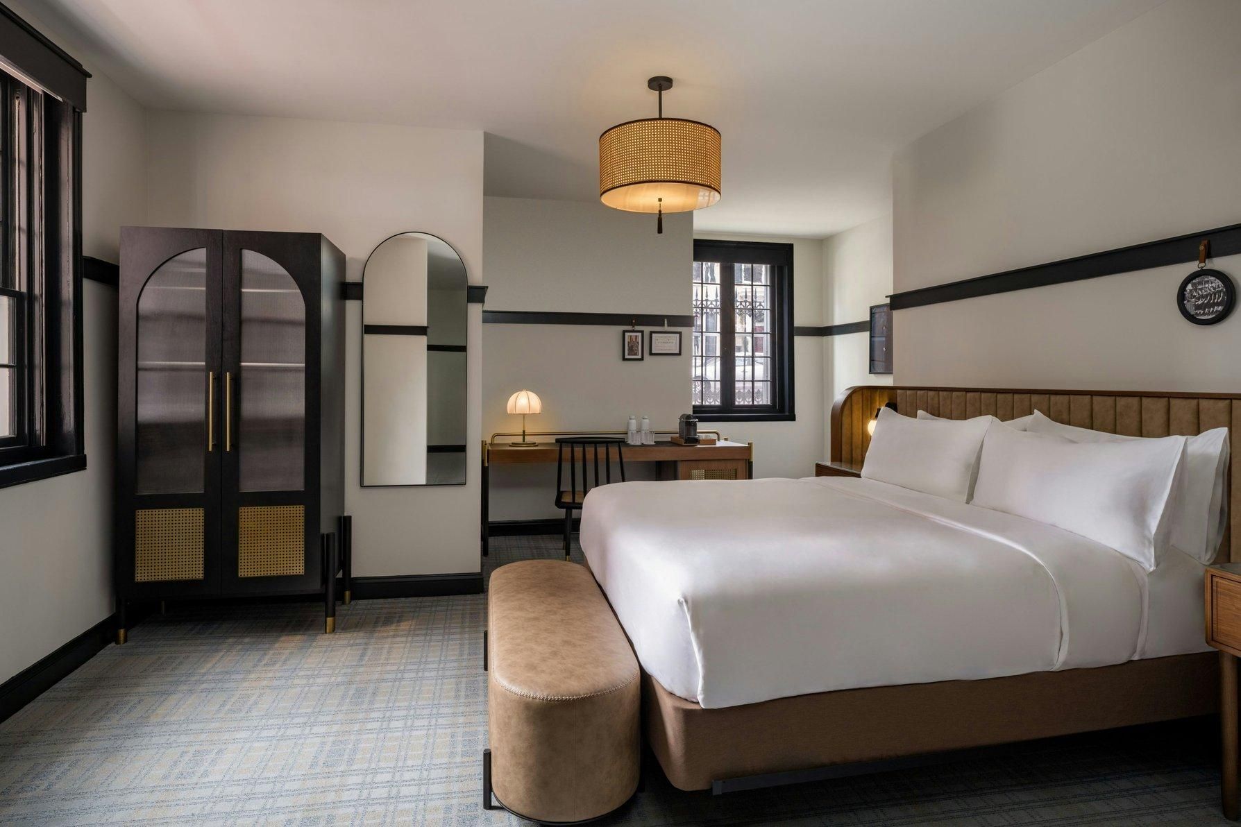 King, Larger Suite, 1 King, Sofa Bed