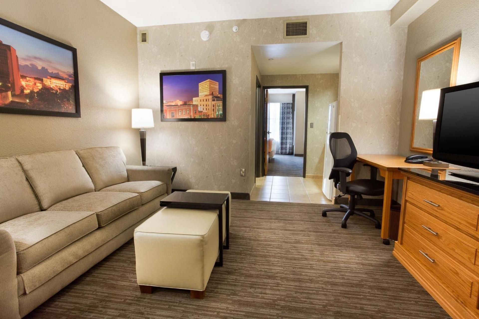 2 Queen Bed Suite, 2 Rooms with Sofa Sleeper
